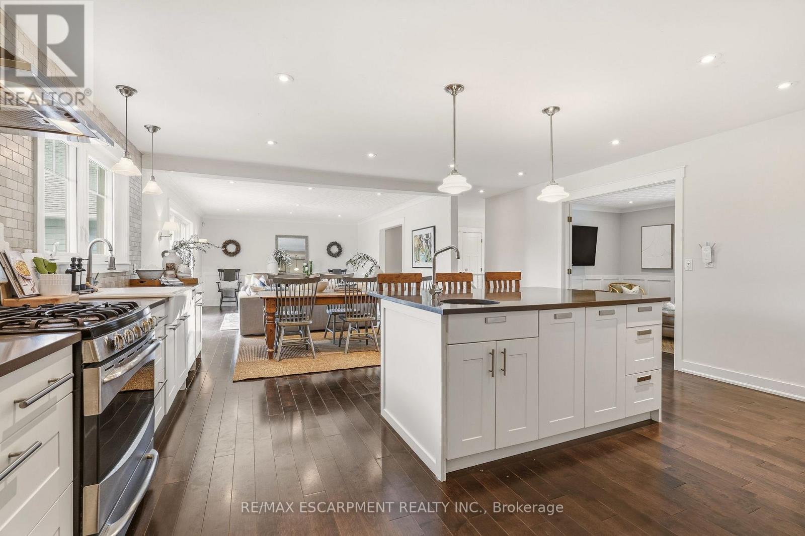 7196 Mcniven Road, Milton, ON - Indoor Photo Showing Kitchen With Upgraded Kitchen