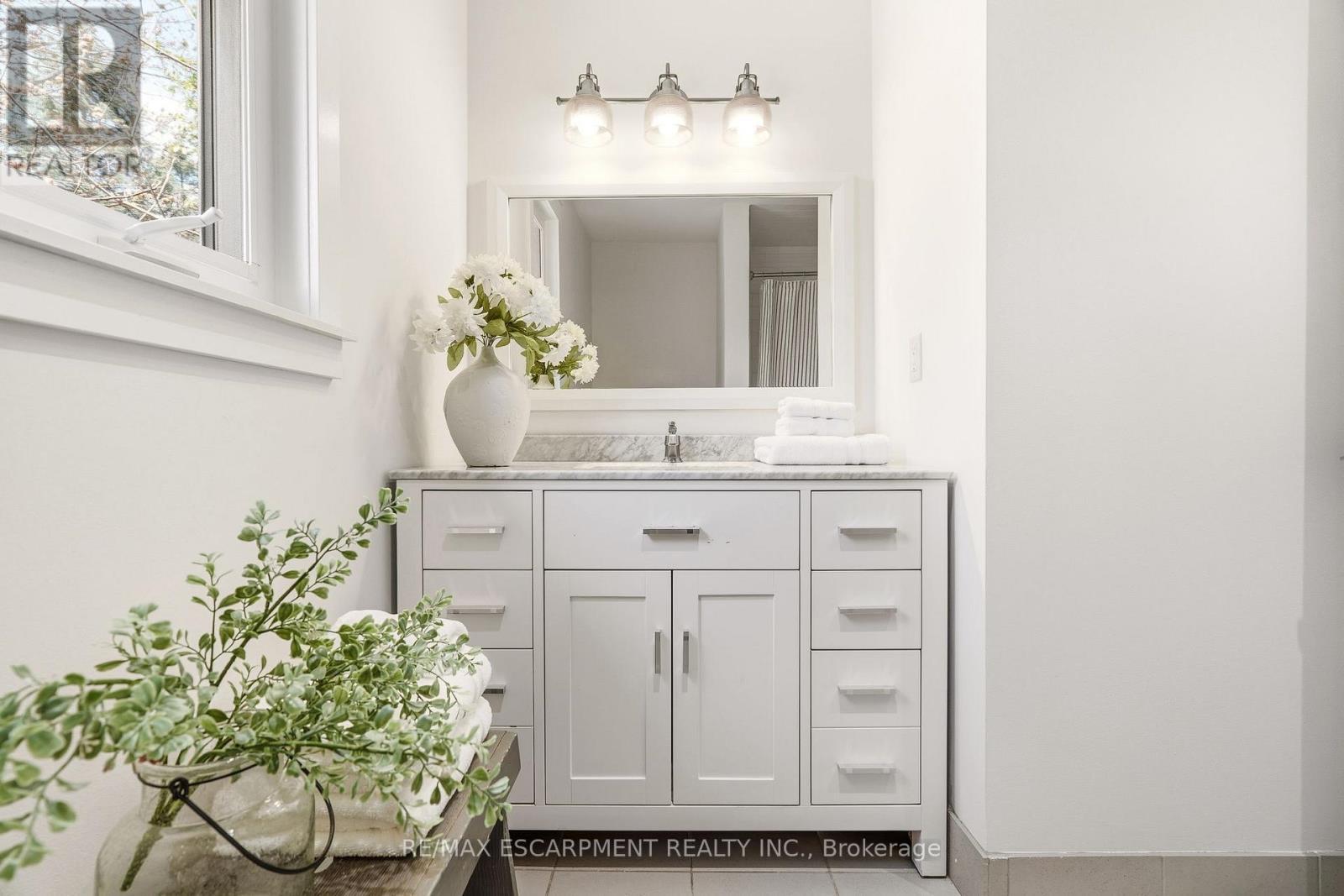 7196 Mcniven Road, Milton, ON - Indoor Photo Showing Bathroom