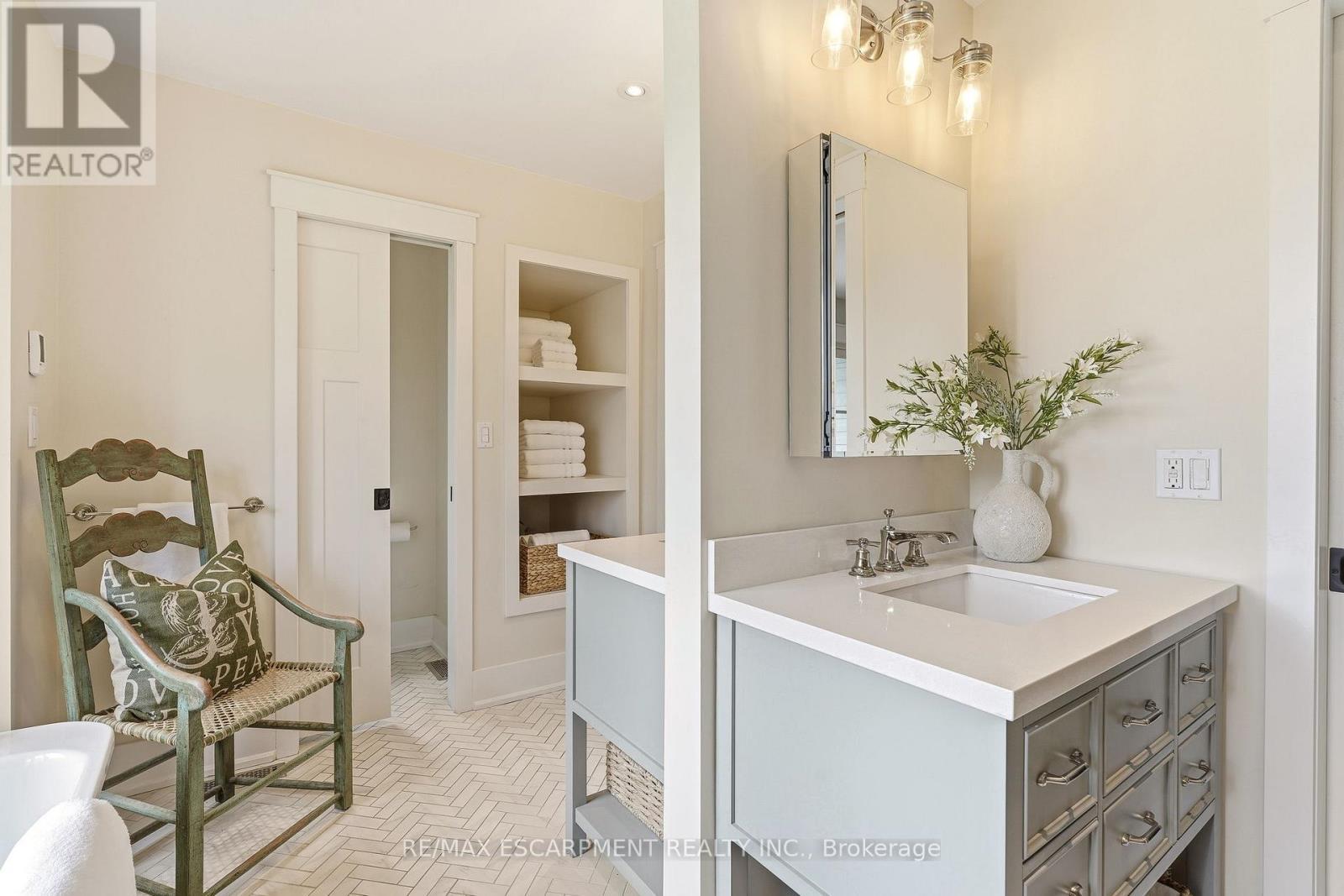 7196 Mcniven Road, Milton, ON - Indoor Photo Showing Bathroom
