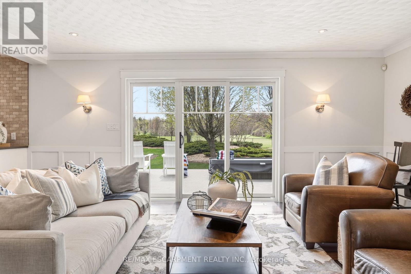 7196 Mcniven Road, Milton, ON - Indoor Photo Showing Living Room