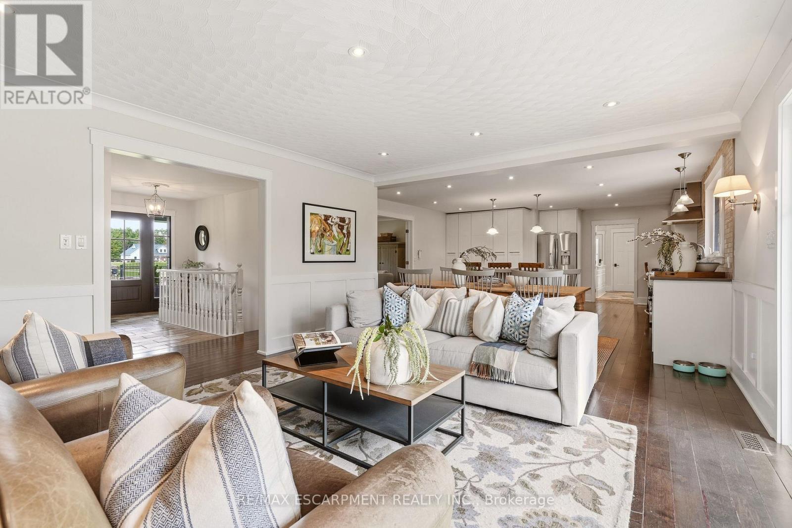 7196 Mcniven Road, Milton, ON - Indoor Photo Showing Living Room