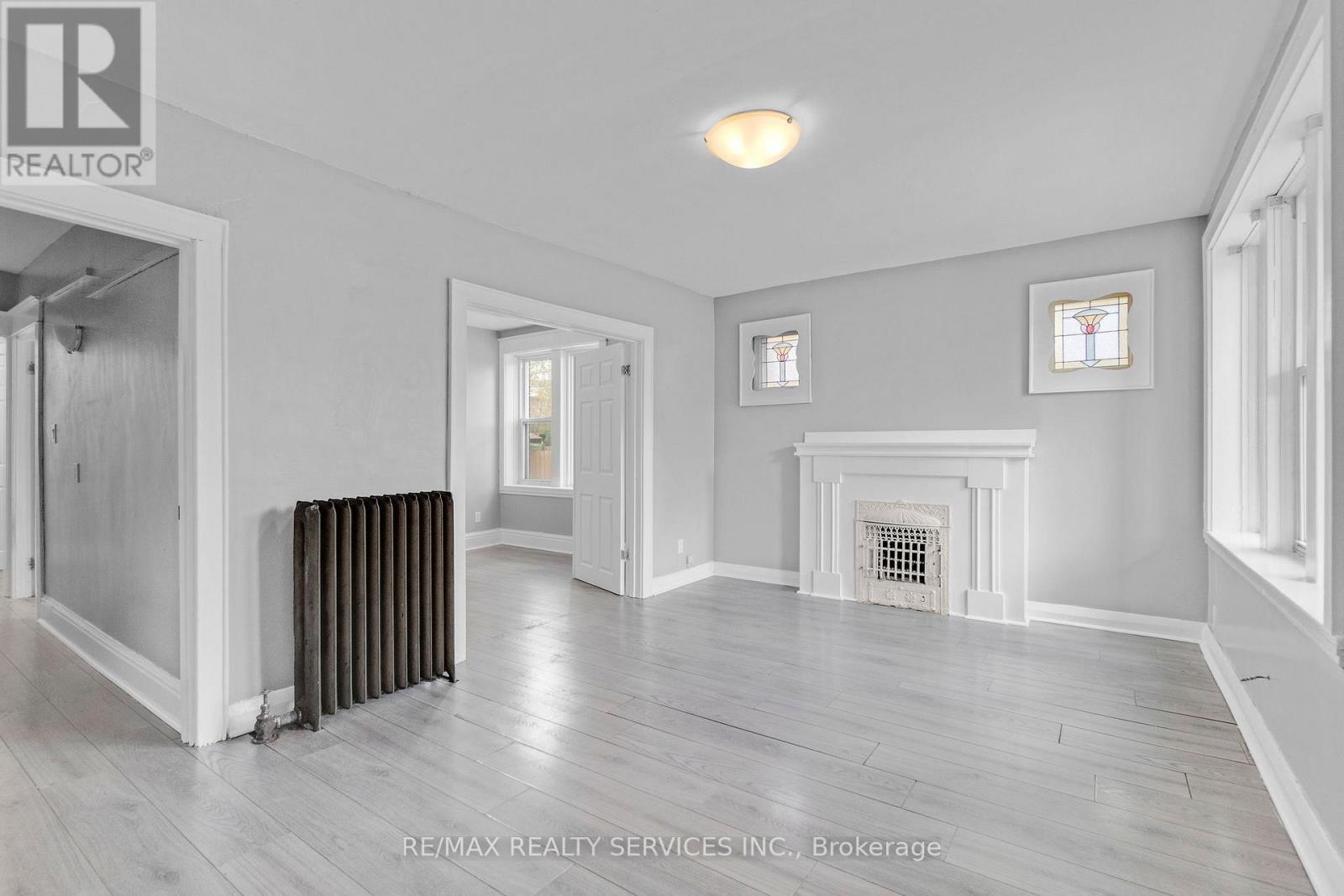 8 - 5 Fairholt Road N, Hamilton, ON - Indoor With Fireplace