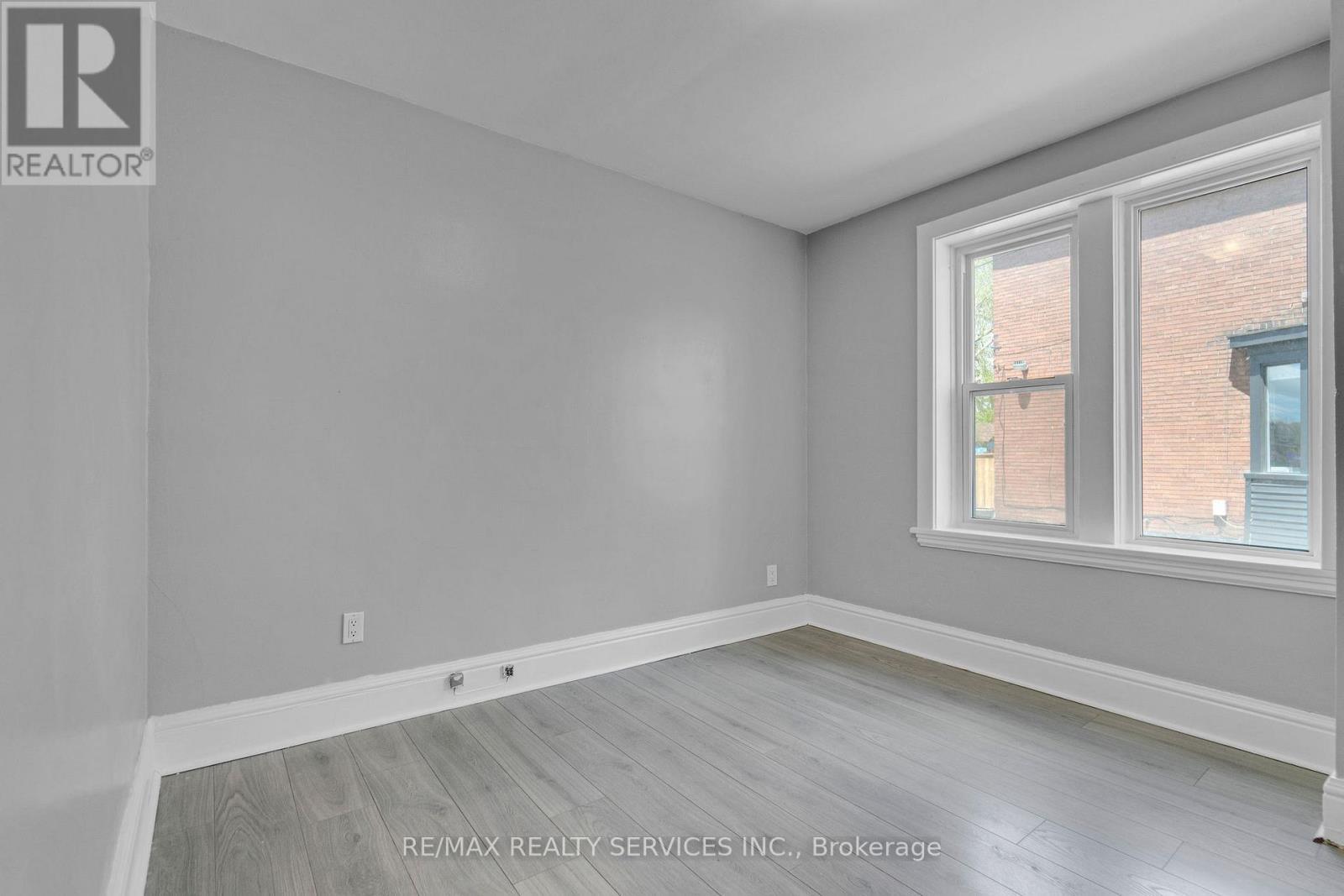 8 - 5 Fairholt Road N, Hamilton, ON - Indoor Photo Showing Other Room