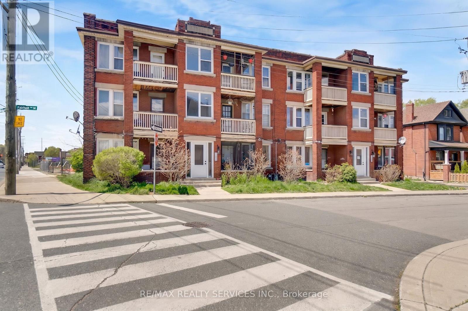 8 - 5 Fairholt Road N, Hamilton, ON - Outdoor With Balcony With Facade