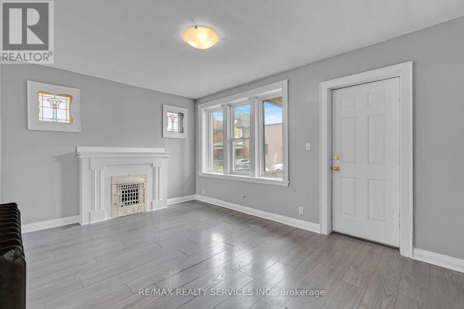 8 - 5 Fairholt Road N, Hamilton, ON - Indoor With Fireplace