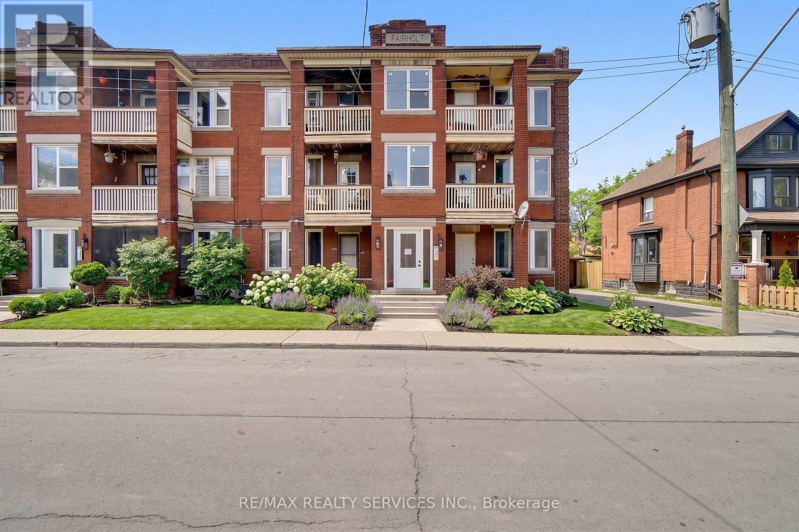 8 - 5 Fairholt Road N, Hamilton, ON - Outdoor With Balcony With Facade