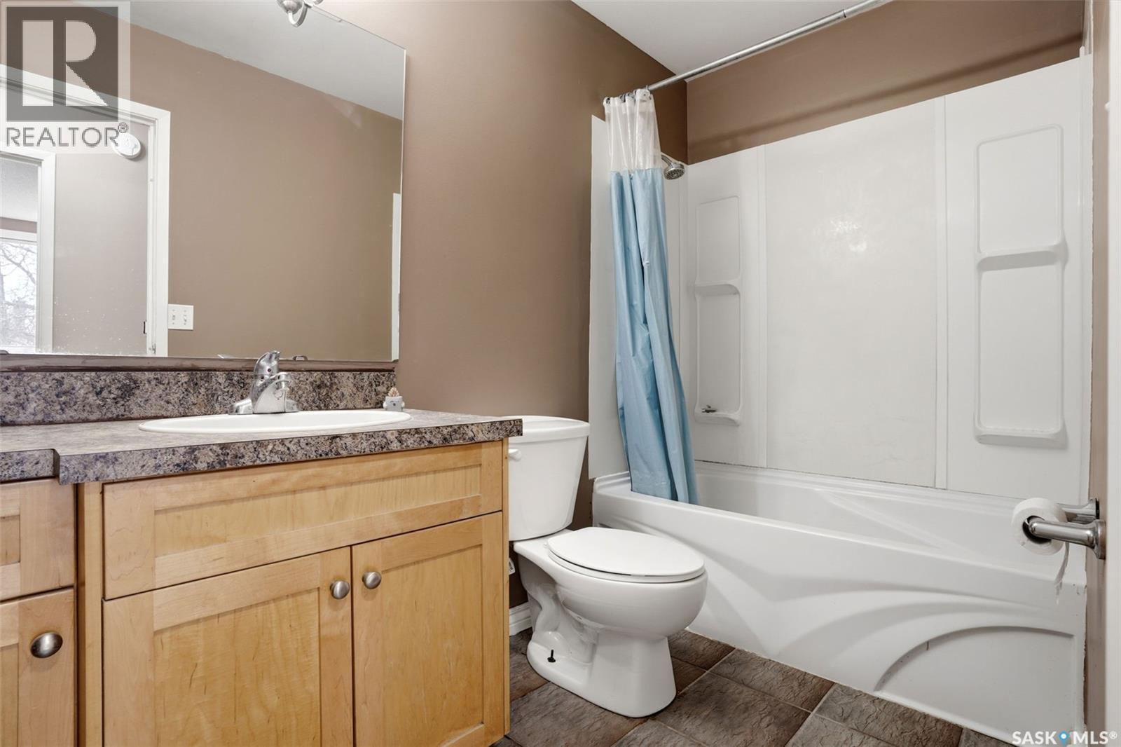 4176 Castle Road, Regina, SK - Indoor Photo Showing Bathroom