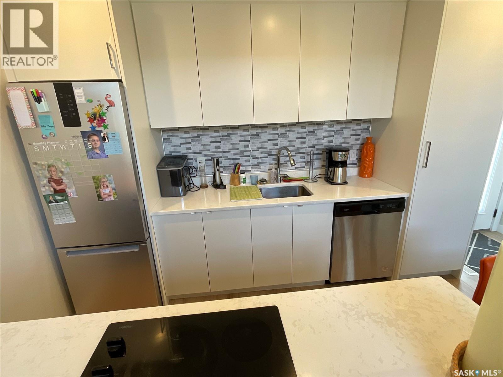 117 Westfield Road, Saskatoon, SK - Indoor Photo Showing Kitchen With Stainless Steel Kitchen