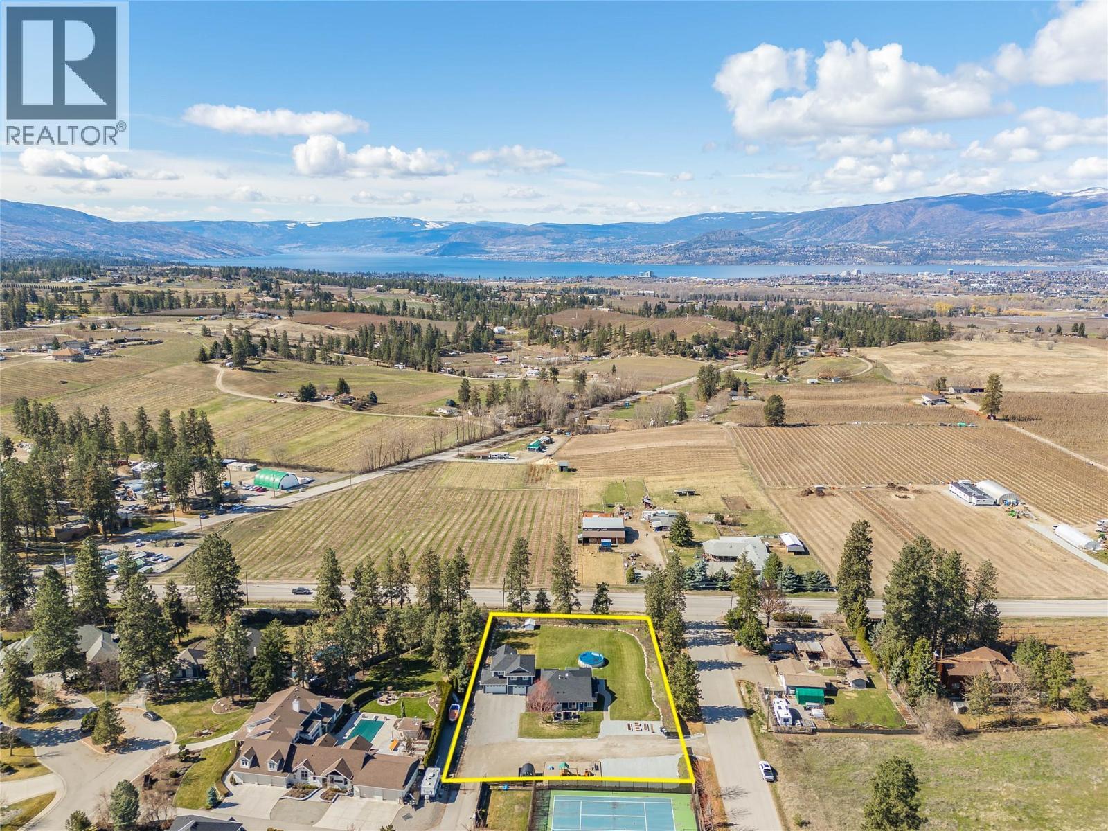 3350 Larkspur Court, Kelowna, BC - Outdoor