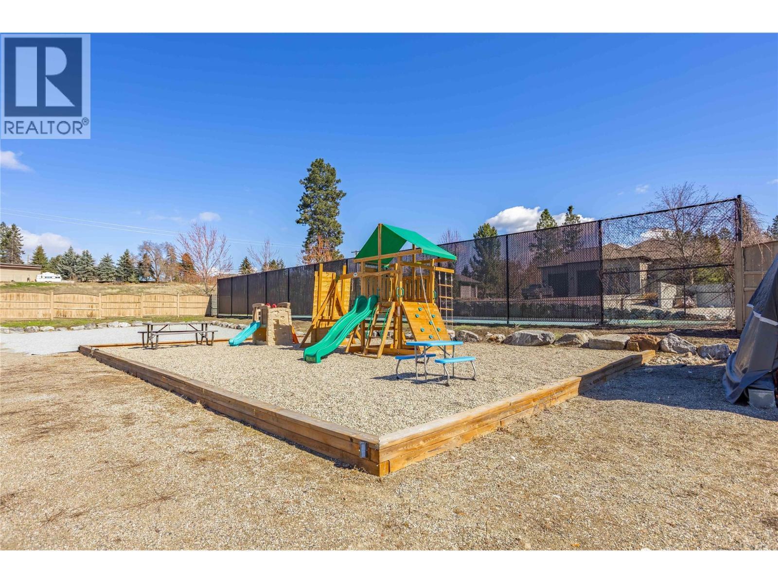 3350 Larkspur Court, Kelowna, BC - Outdoor