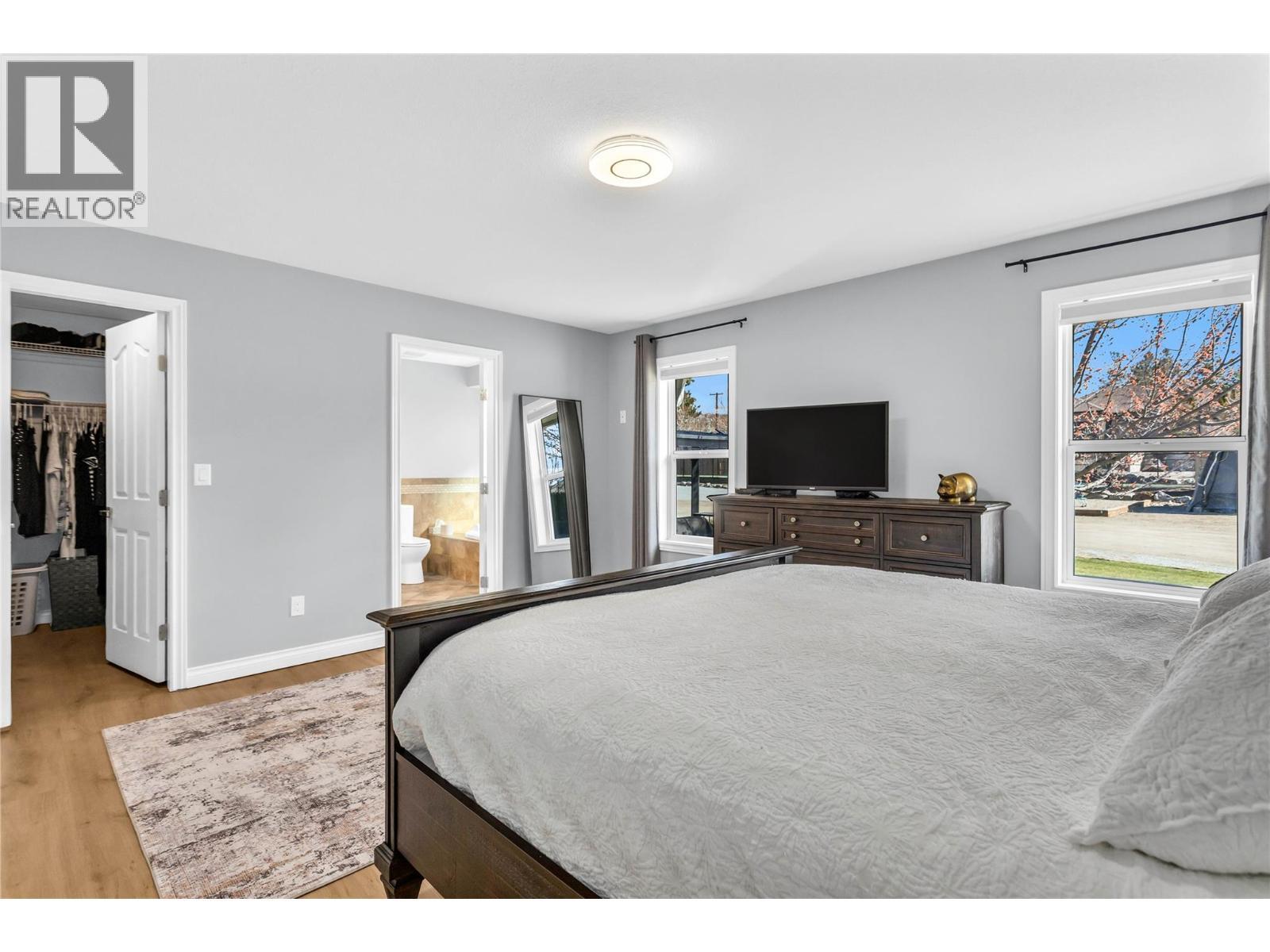 3350 Larkspur Court, Kelowna, BC - Indoor Photo Showing Kitchen