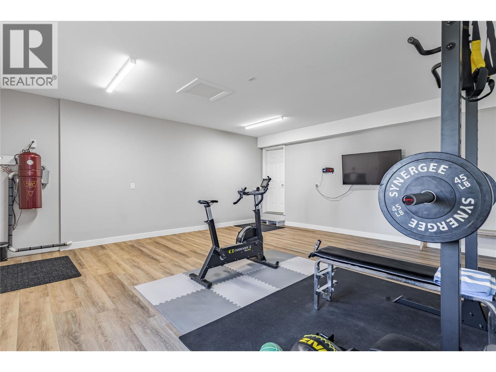 3350 Larkspur Court, Kelowna, BC - Indoor Photo Showing Bedroom