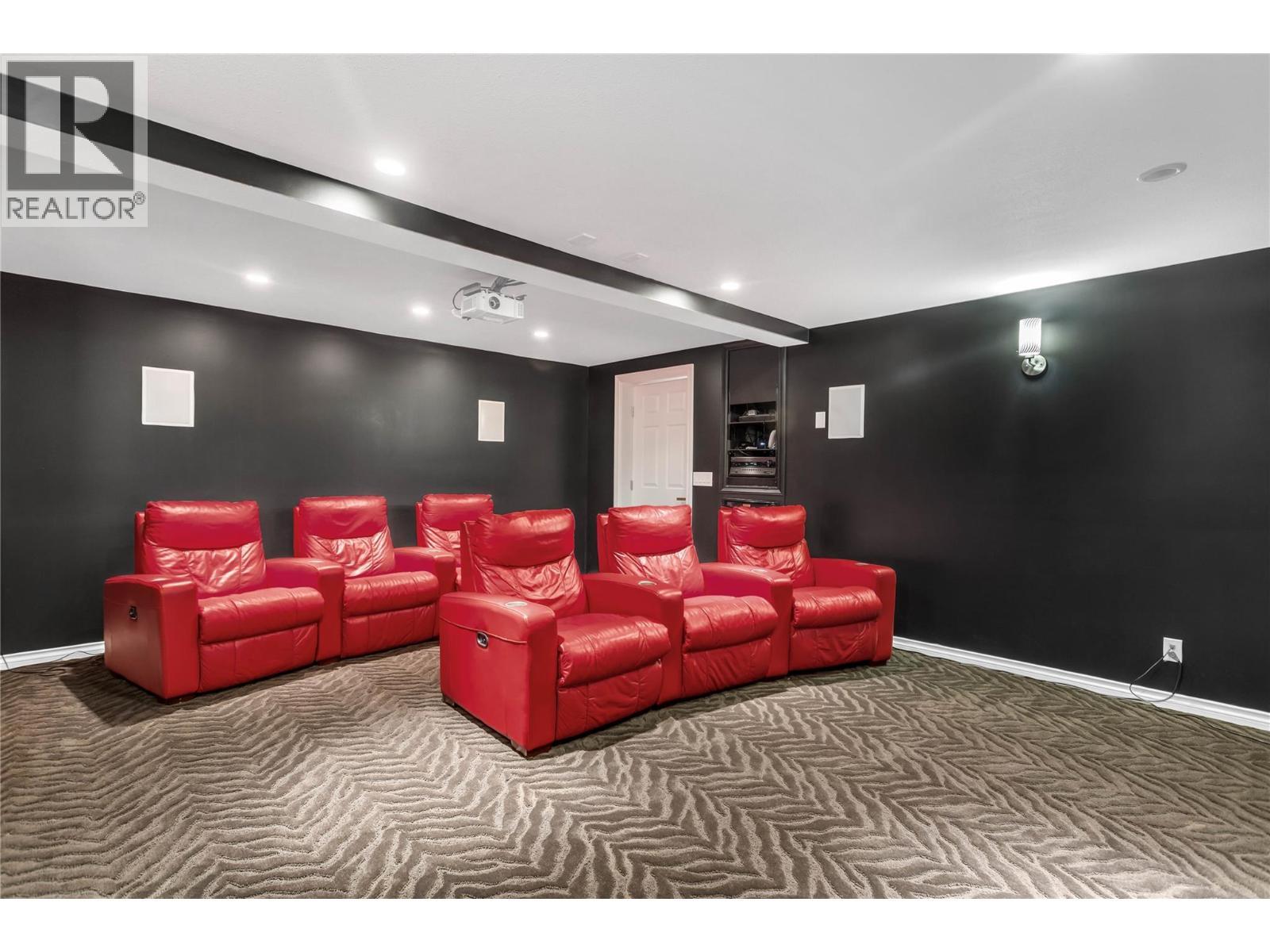 3350 Larkspur Court, Kelowna, BC - Indoor Photo Showing Garage