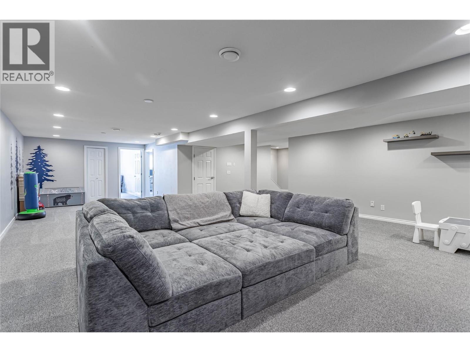 3350 Larkspur Court, Kelowna, BC - Indoor