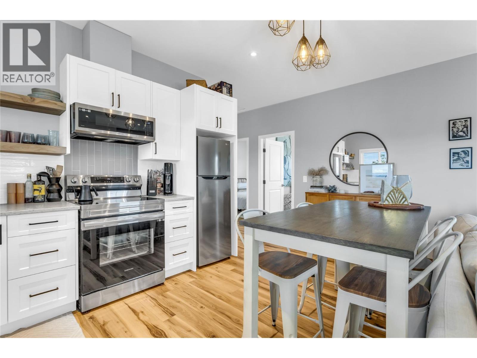 3350 Larkspur Court, Kelowna, BC - Indoor Photo Showing Bedroom