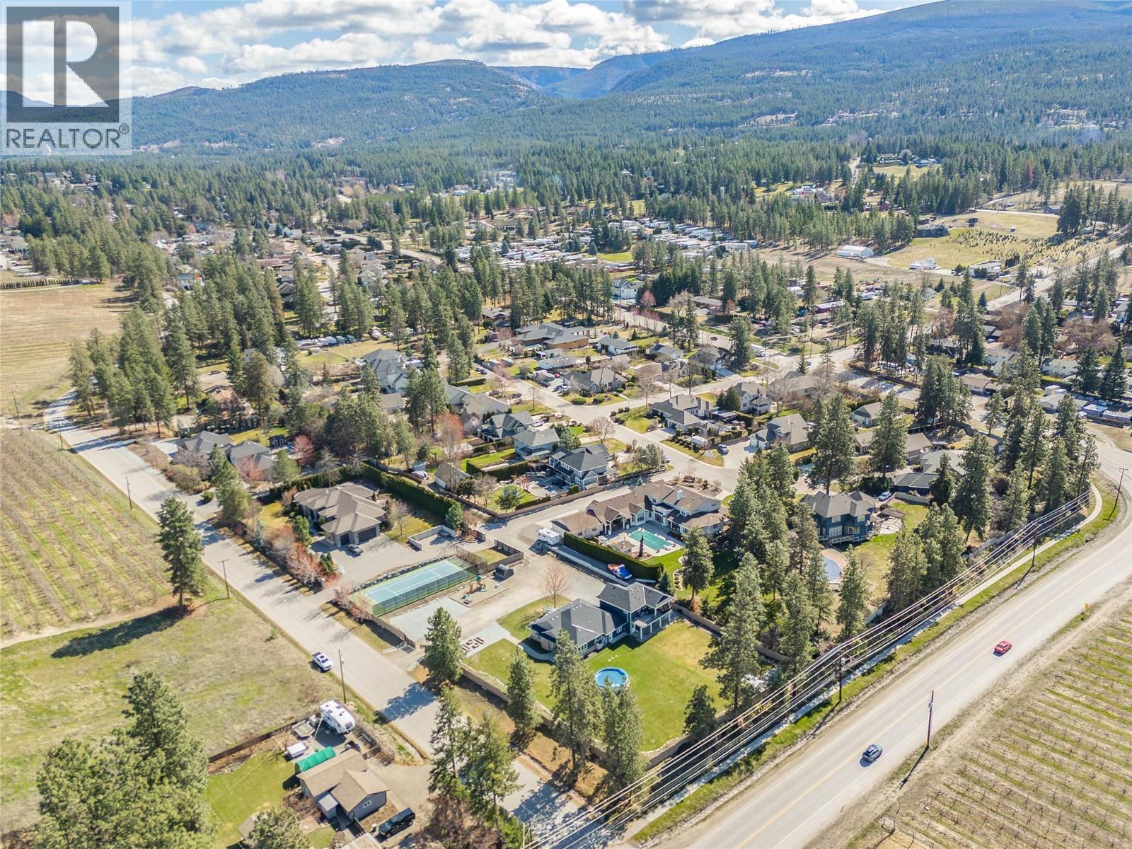 3350 Larkspur Court, Kelowna, BC - Outdoor