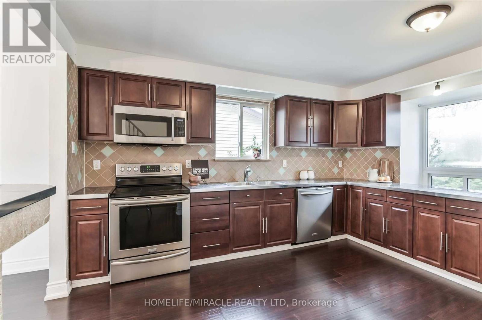 37 Banner Crescent, Ajax, ON - Indoor Photo Showing Kitchen With Stainless Steel Kitchen