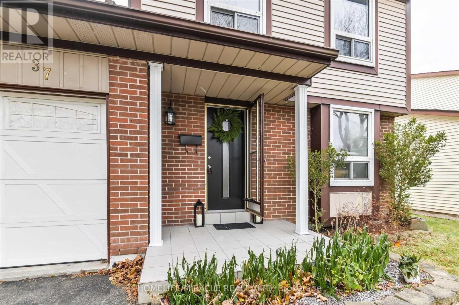 37 Banner Crescent, Ajax, ON - Outdoor With Exterior