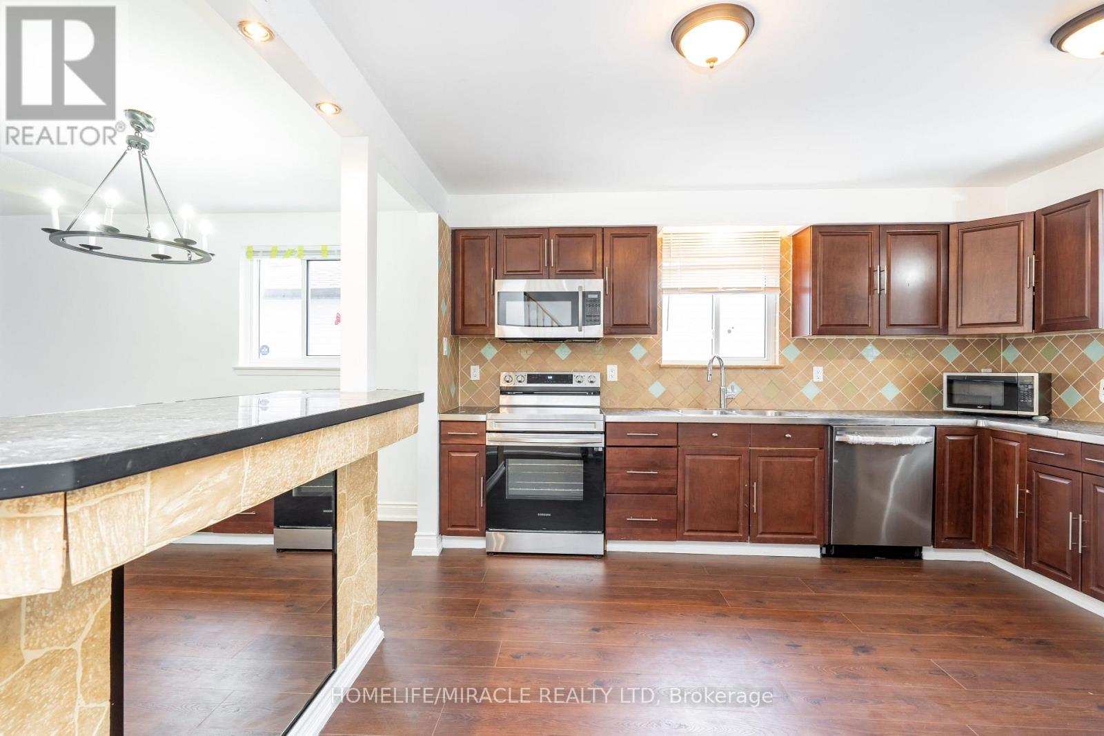 37 Banner Crescent, Ajax, ON - Indoor Photo Showing Kitchen