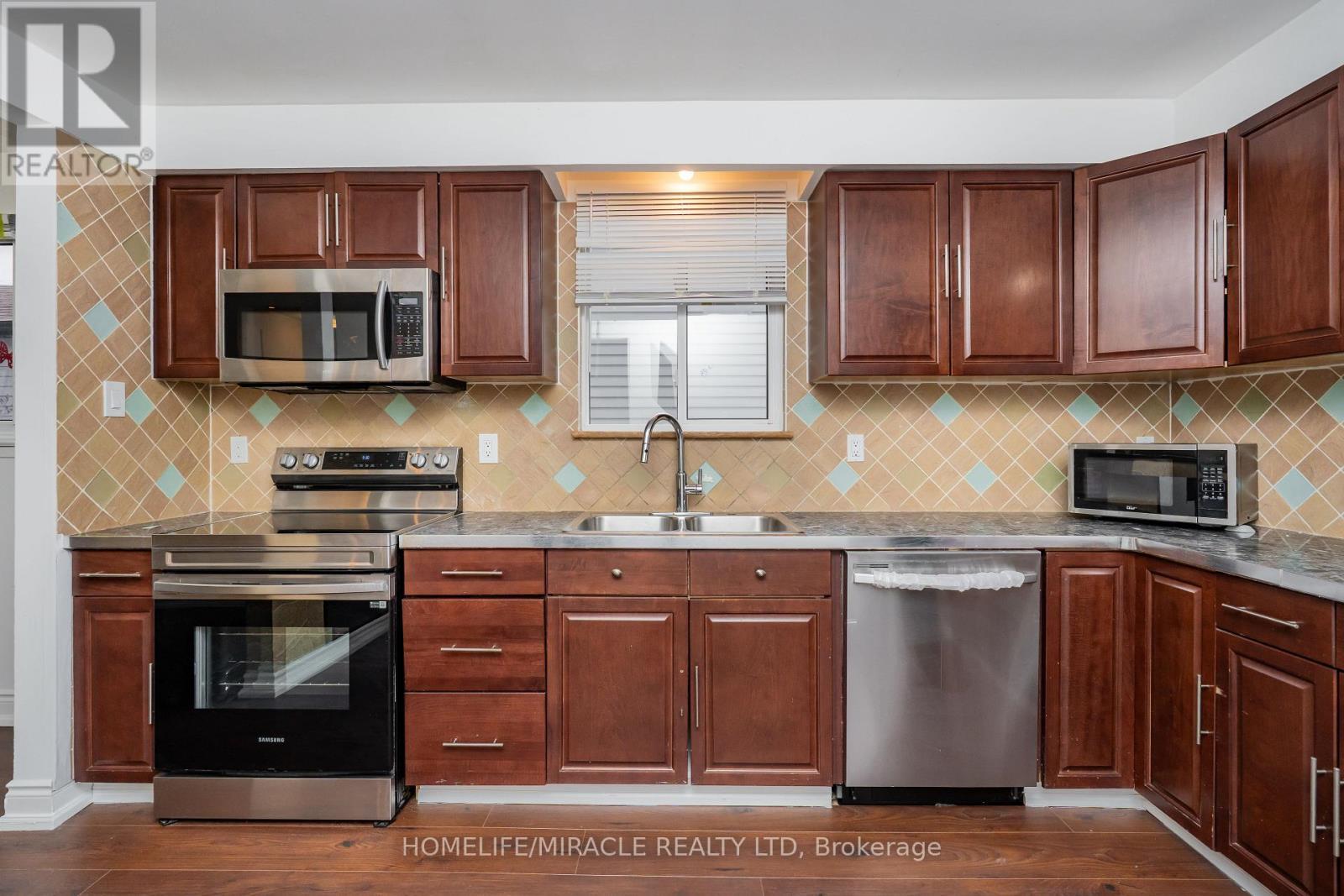 37 Banner Crescent, Ajax, ON - Indoor Photo Showing Kitchen With Double Sink
