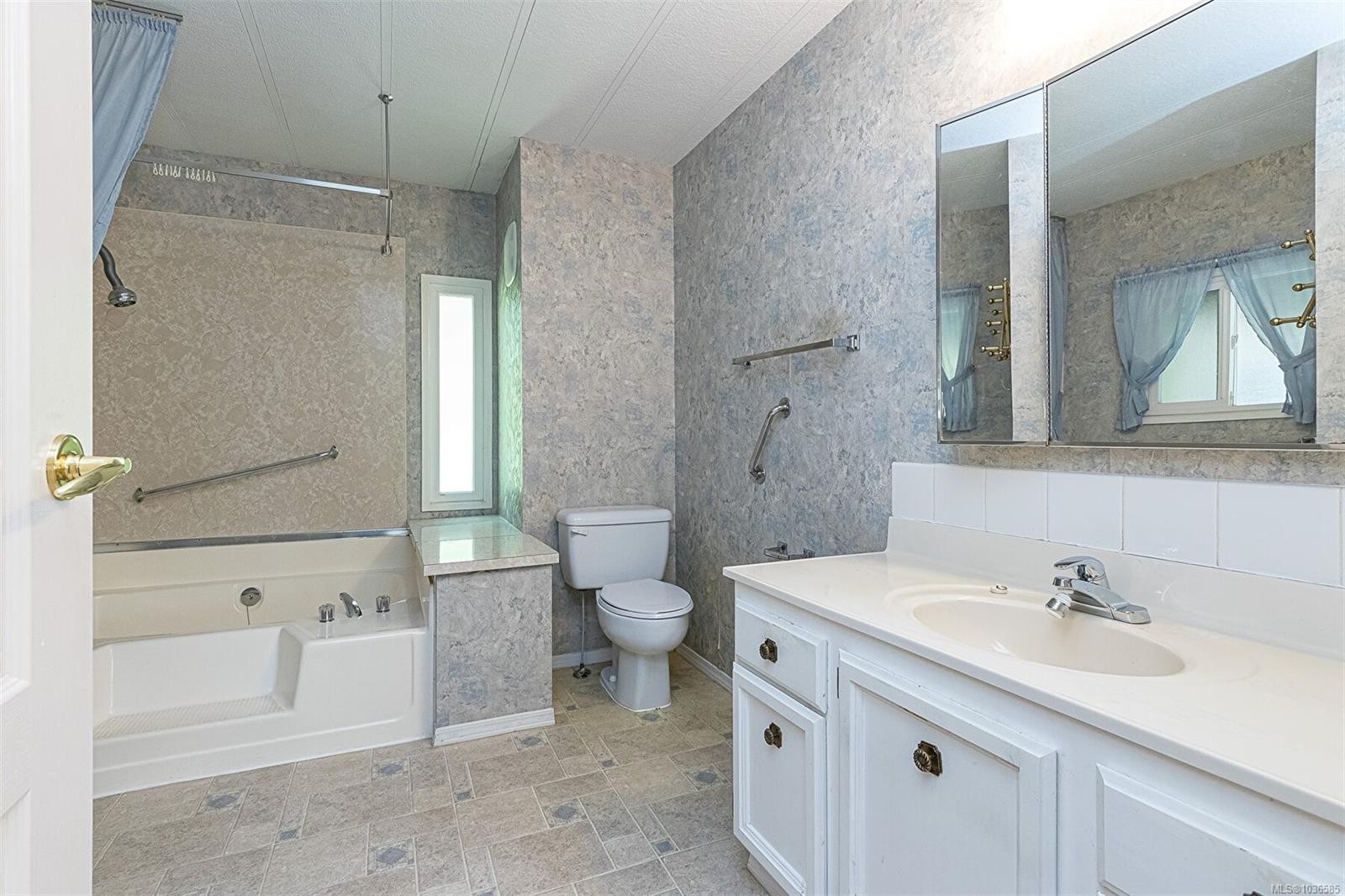 2170 Summergate Blvd, Sidney, BC
