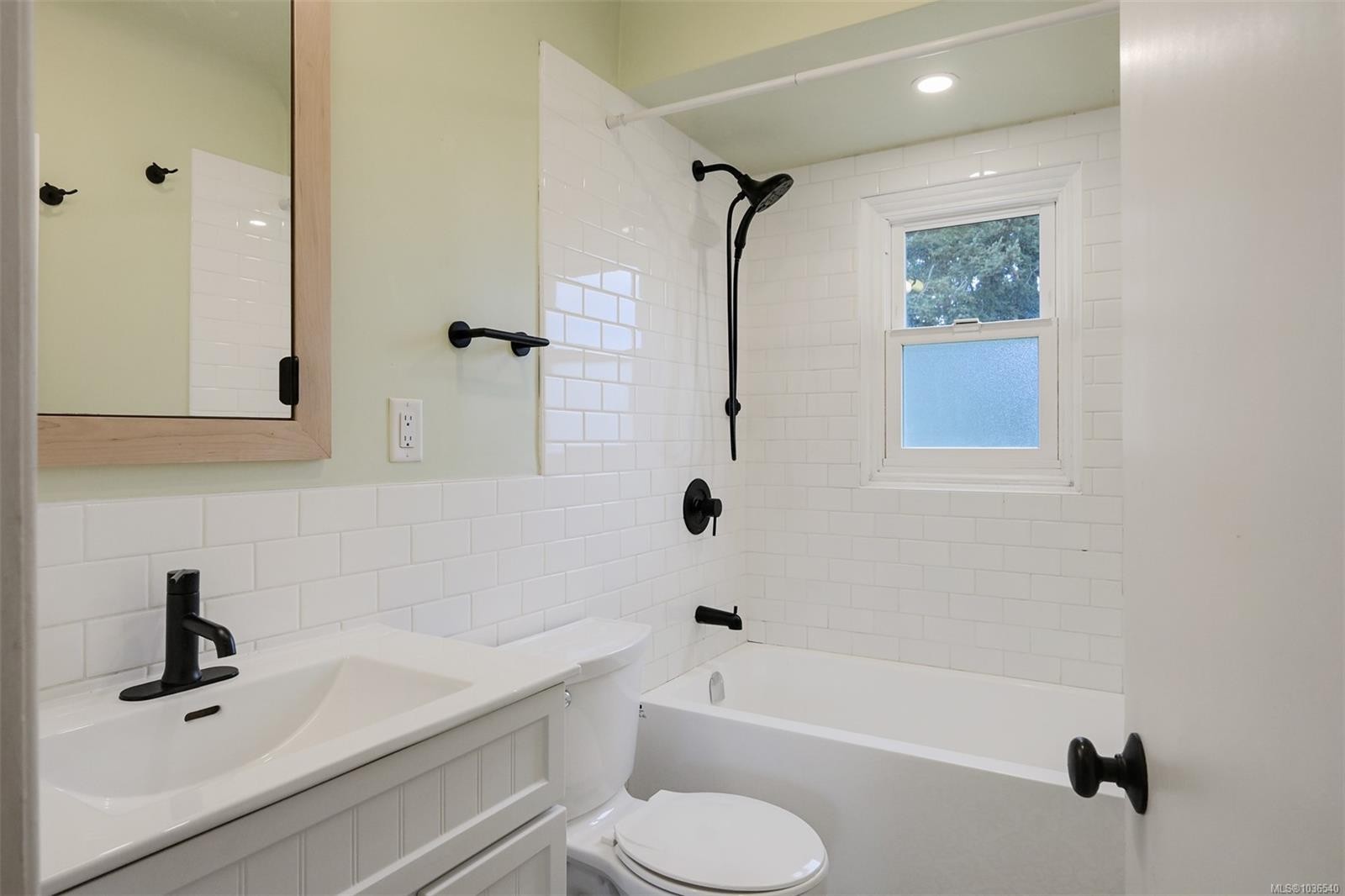 3746 Seaton St, Saanich, BC