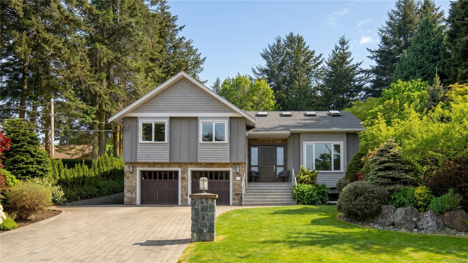 1896 Leyns Rd, Saanich, BC