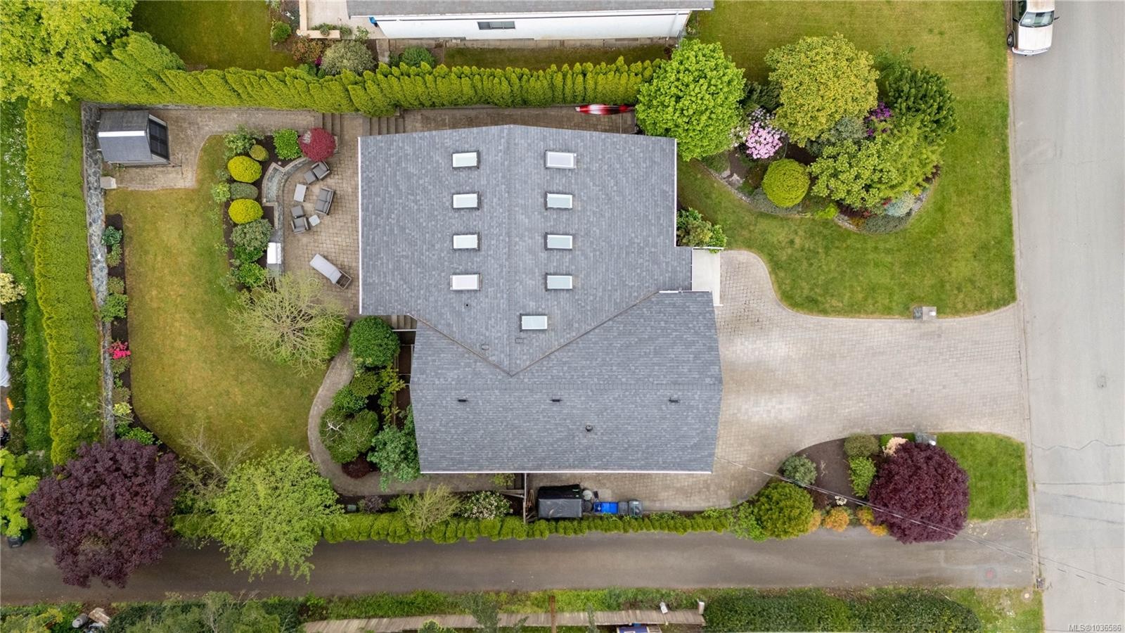 1896 Leyns Rd, Saanich, BC