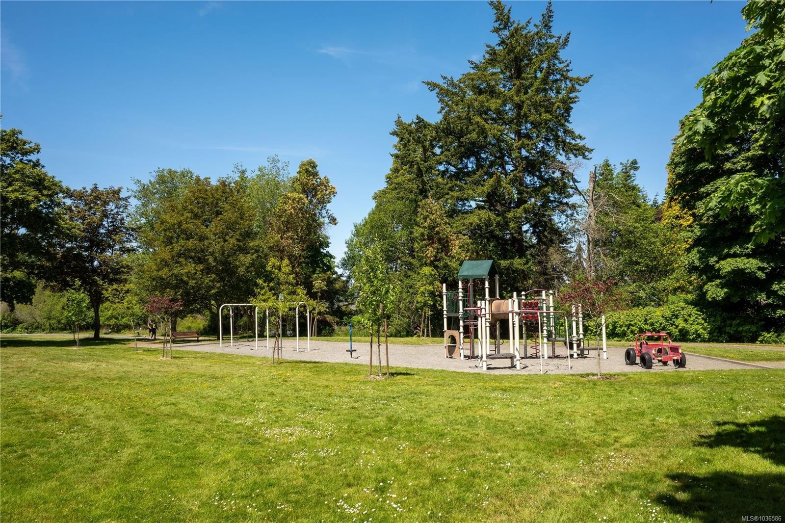 1896 Leyns Rd, Saanich, BC