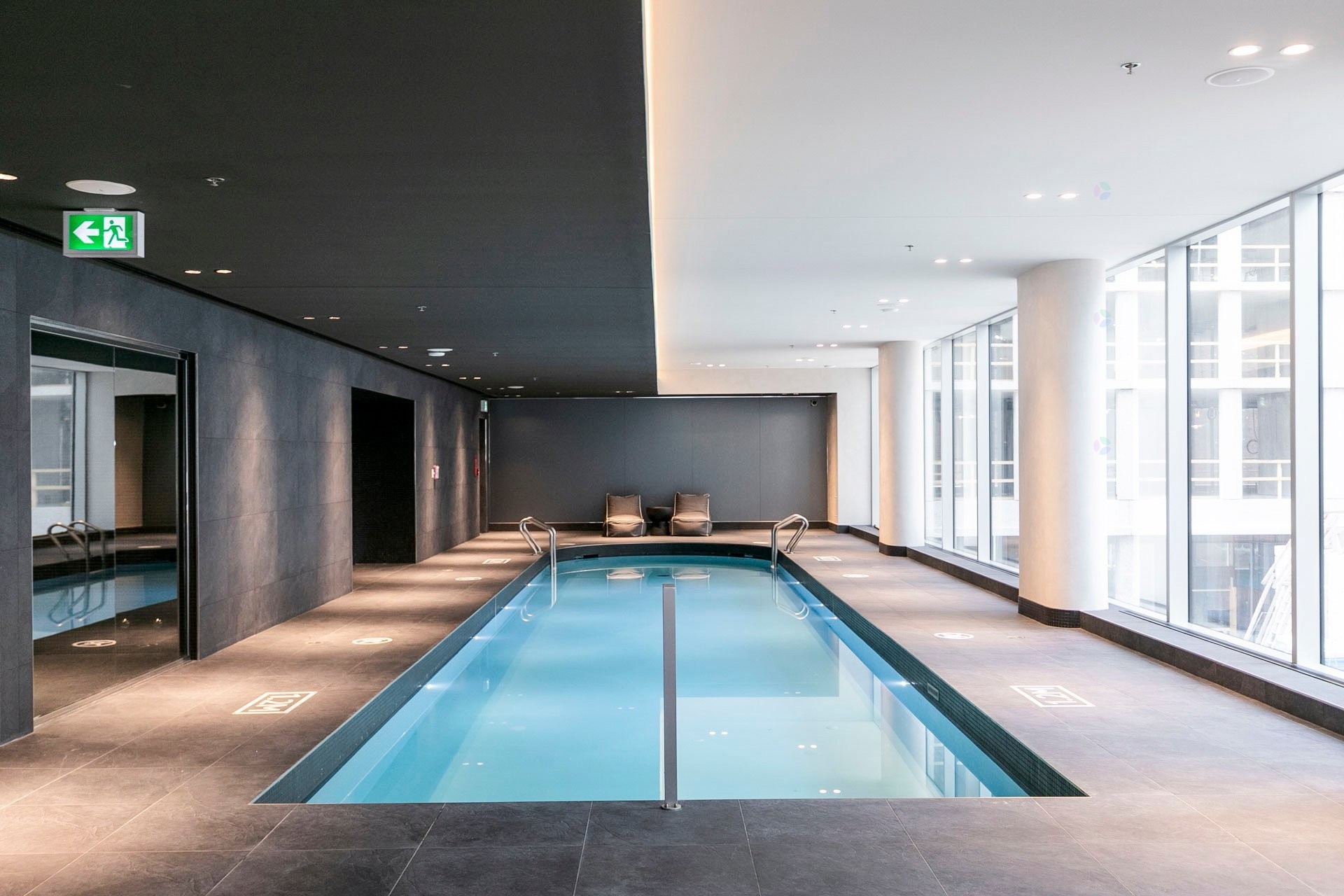 Pool - 3313-1205 Place Phillips, Montréal (Ville-Marie), QC - Indoor Photo Showing Other Room With In Ground Pool