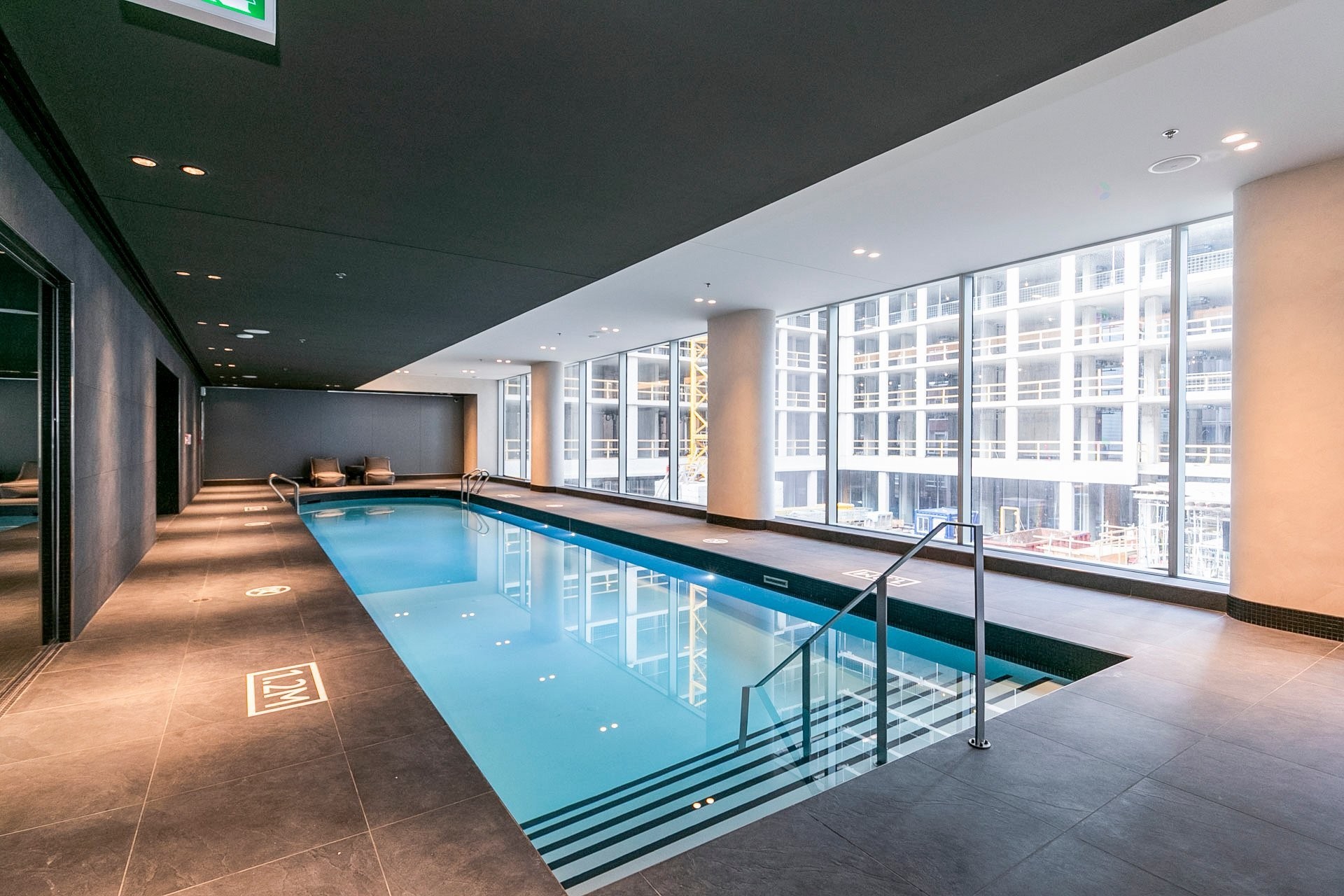 Pool - 3313-1205 Place Phillips, Montréal (Ville-Marie), QC - Indoor Photo Showing Other Room With In Ground Pool