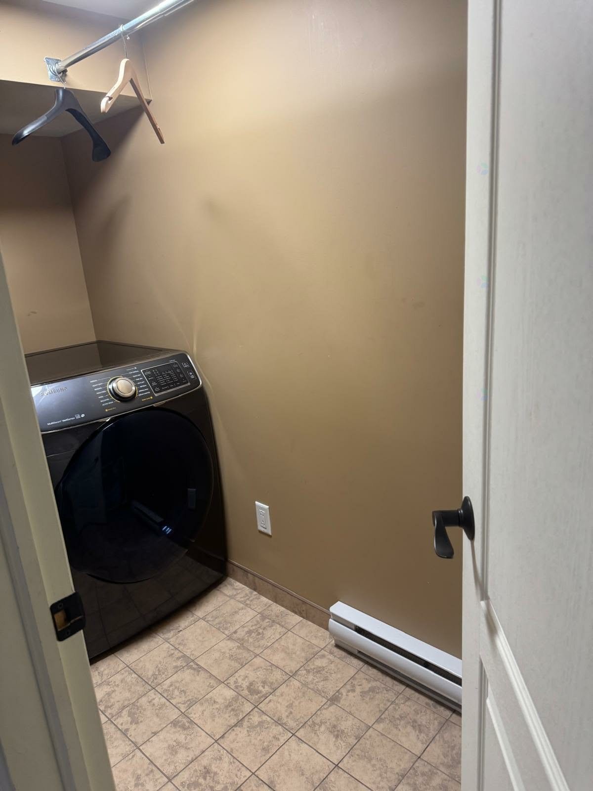 Laundry - 22 Rue Maisonneuve, Dollard-Des-Ormeaux, QC - Indoor Photo Showing Laundry Room
