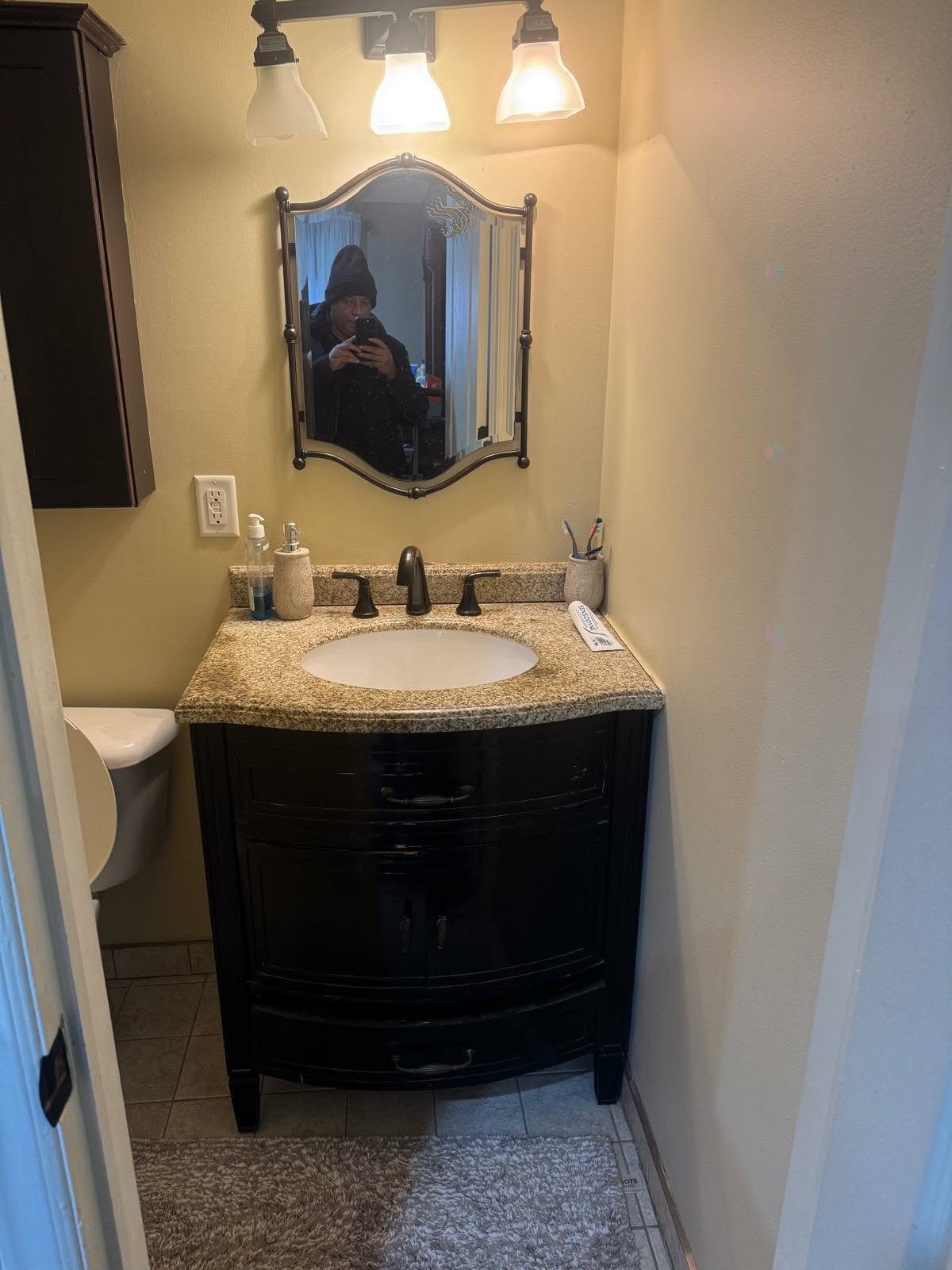 Powder room - 22 Rue Maisonneuve, Dollard-Des-Ormeaux, QC - Indoor Photo Showing Bathroom