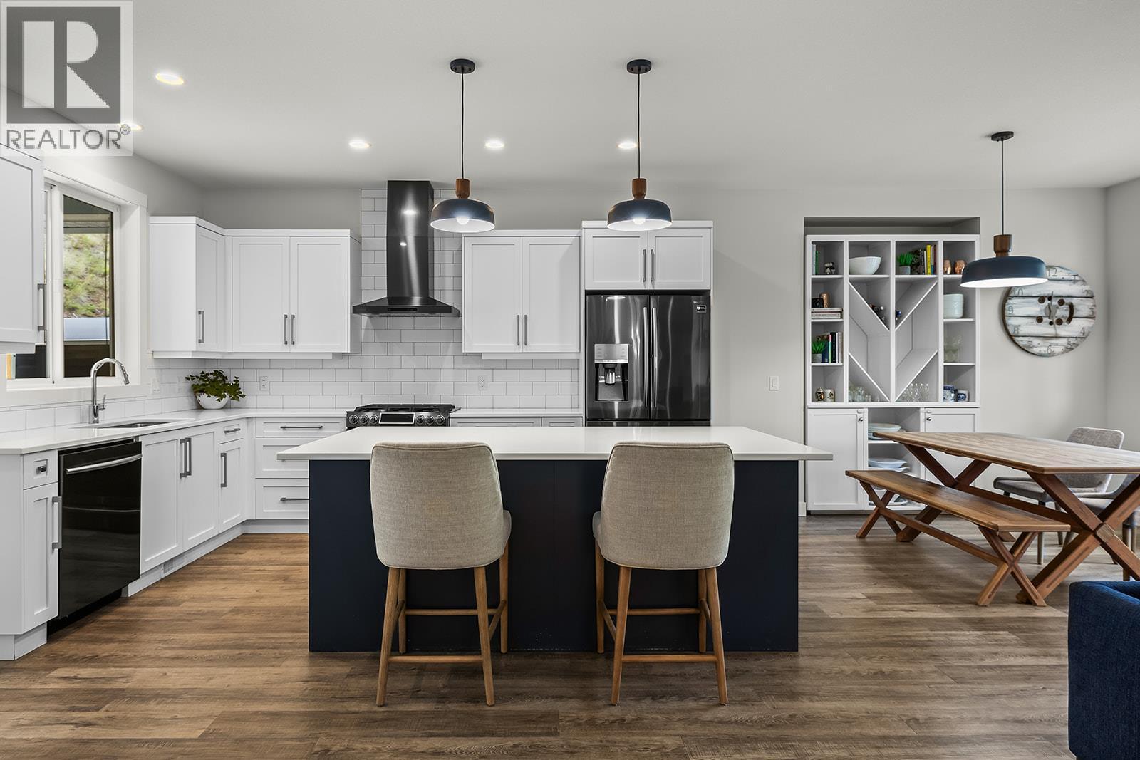 21 Forest Edge Drive, Kelowna, BC - Indoor Photo Showing Kitchen With Upgraded Kitchen