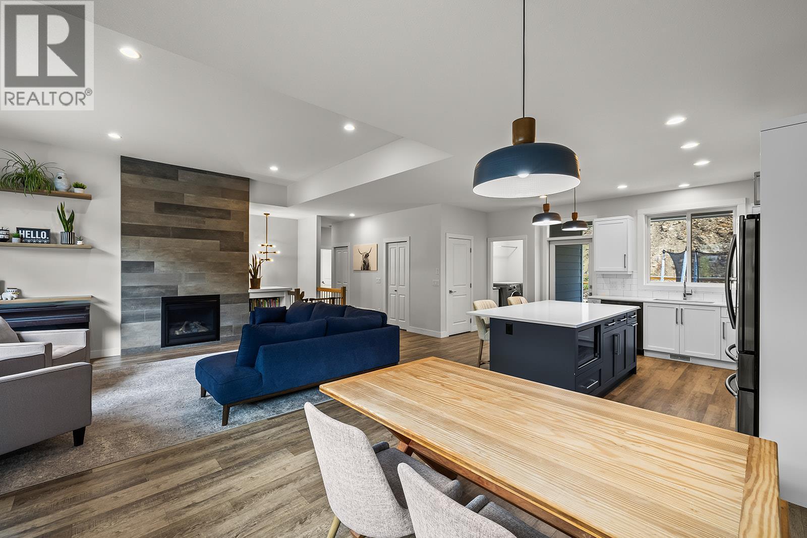 21 Forest Edge Drive, Kelowna, BC - Indoor Photo Showing Living Room With Fireplace