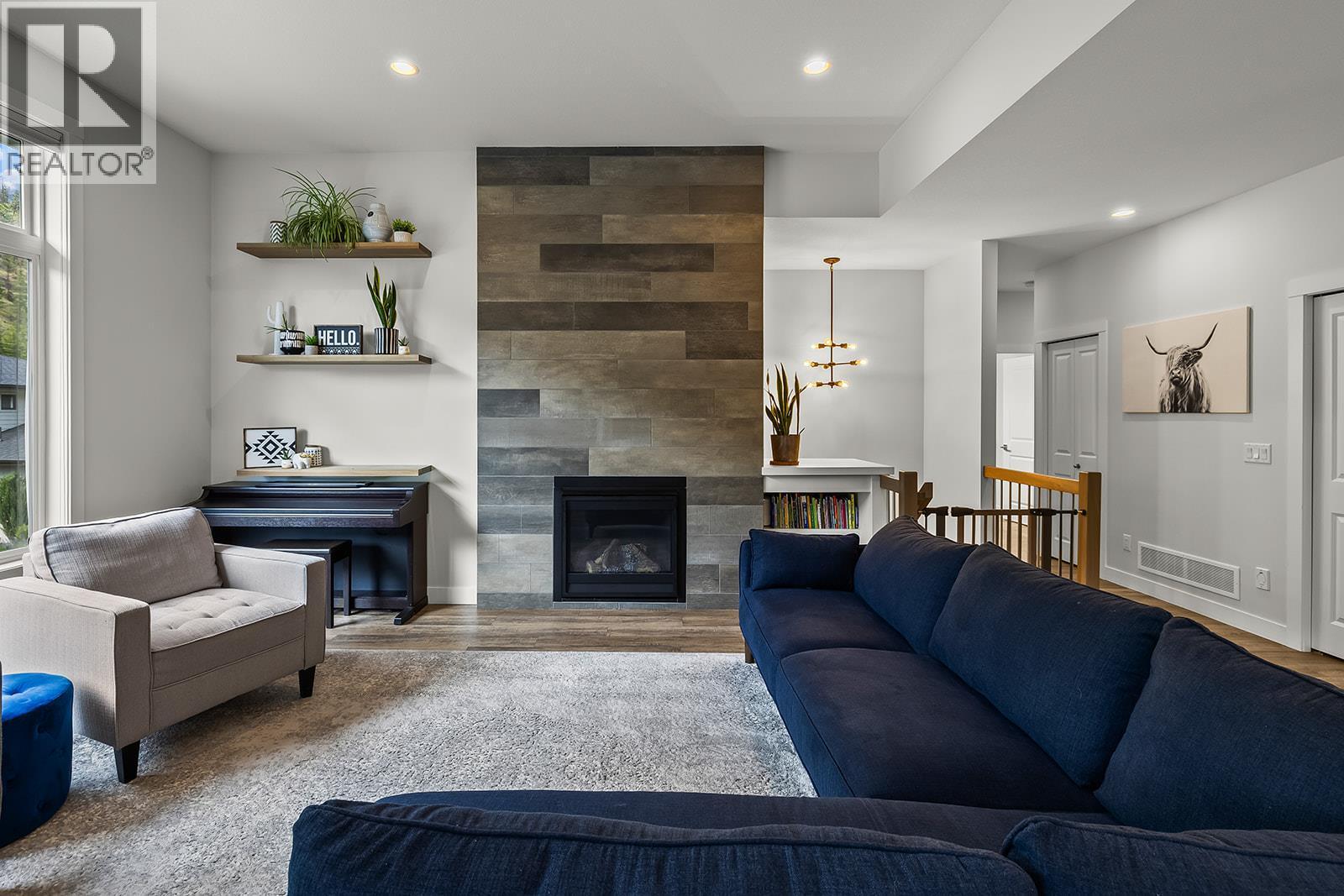 21 Forest Edge Drive, Kelowna, BC - Indoor Photo Showing Living Room With Fireplace