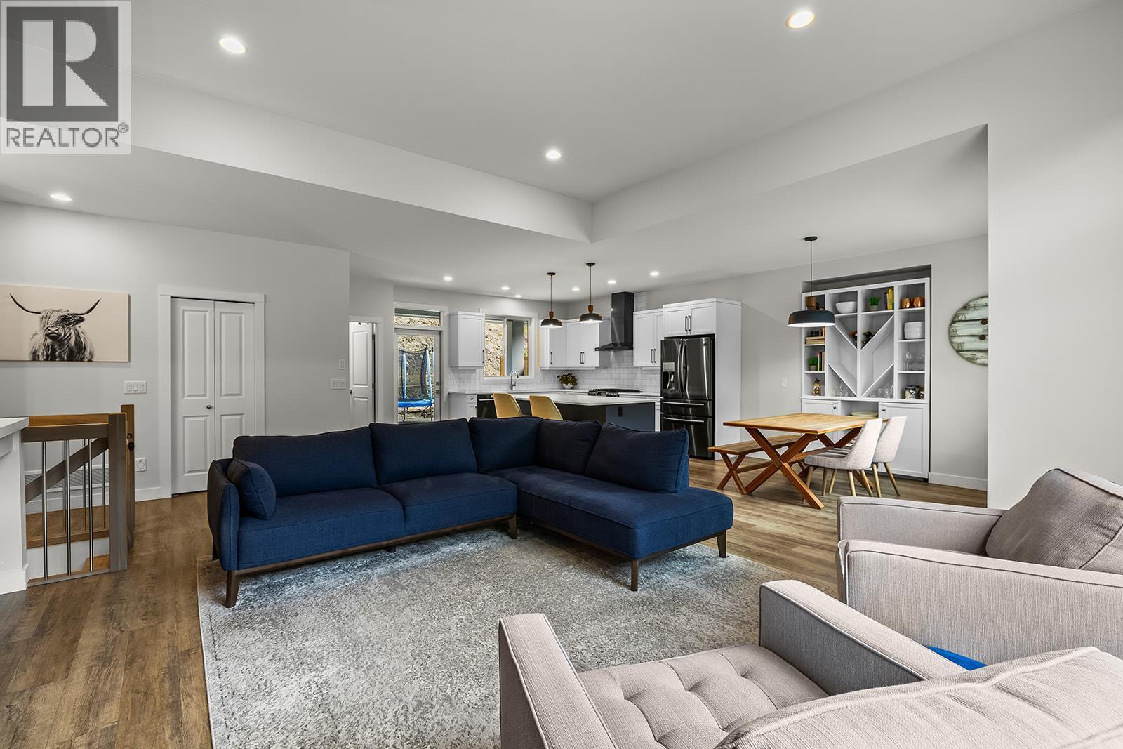 21 Forest Edge Drive, Kelowna, BC - Indoor Photo Showing Living Room