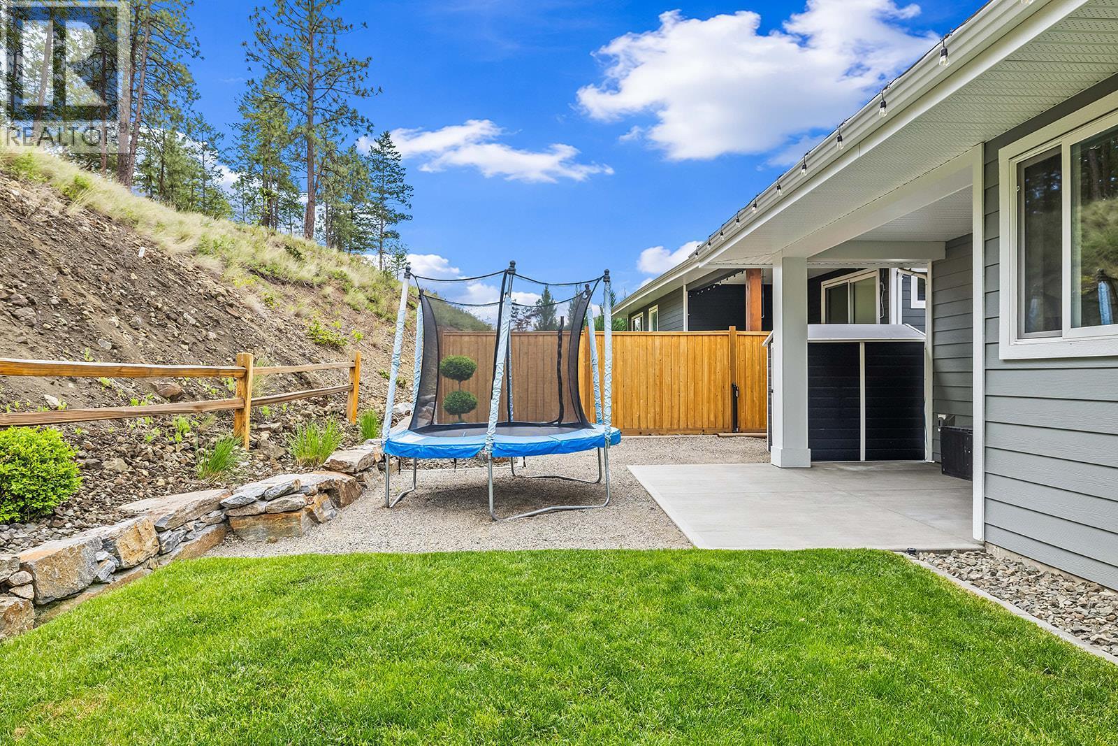 21 Forest Edge Drive, Kelowna, BC - Outdoor