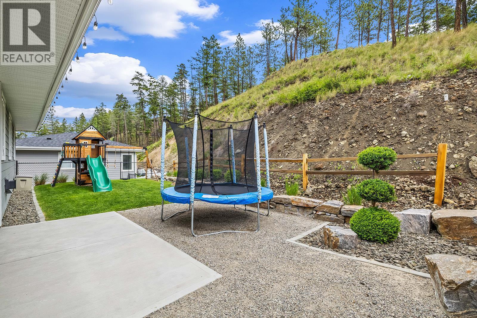 21 Forest Edge Drive, Kelowna, BC - Outdoor