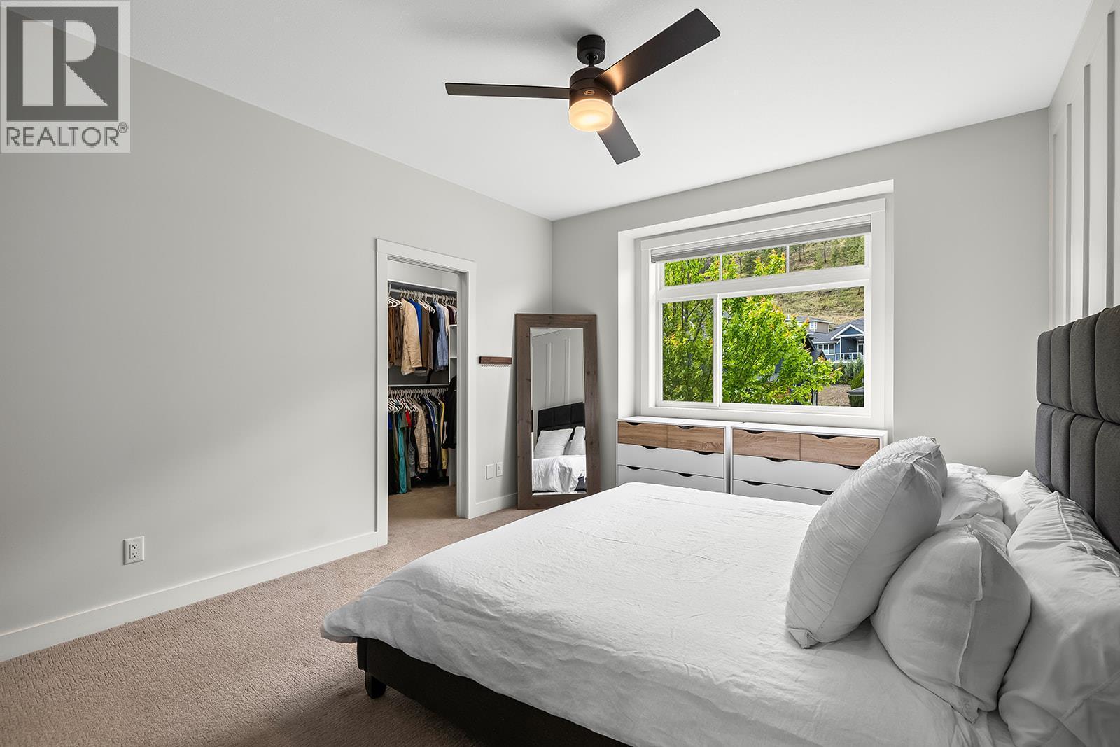 21 Forest Edge Drive, Kelowna, BC - Indoor Photo Showing Bedroom