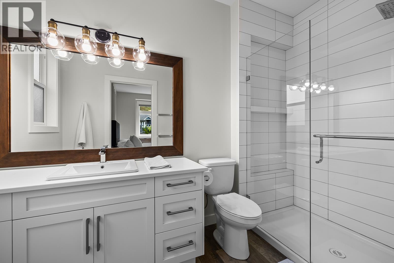 21 Forest Edge Drive, Kelowna, BC - Indoor Photo Showing Bathroom