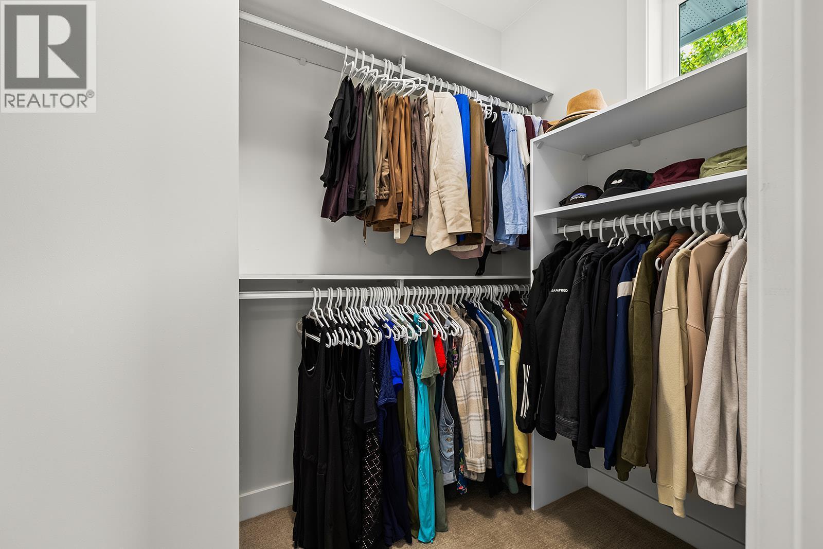21 Forest Edge Drive, Kelowna, BC - Indoor With Storage