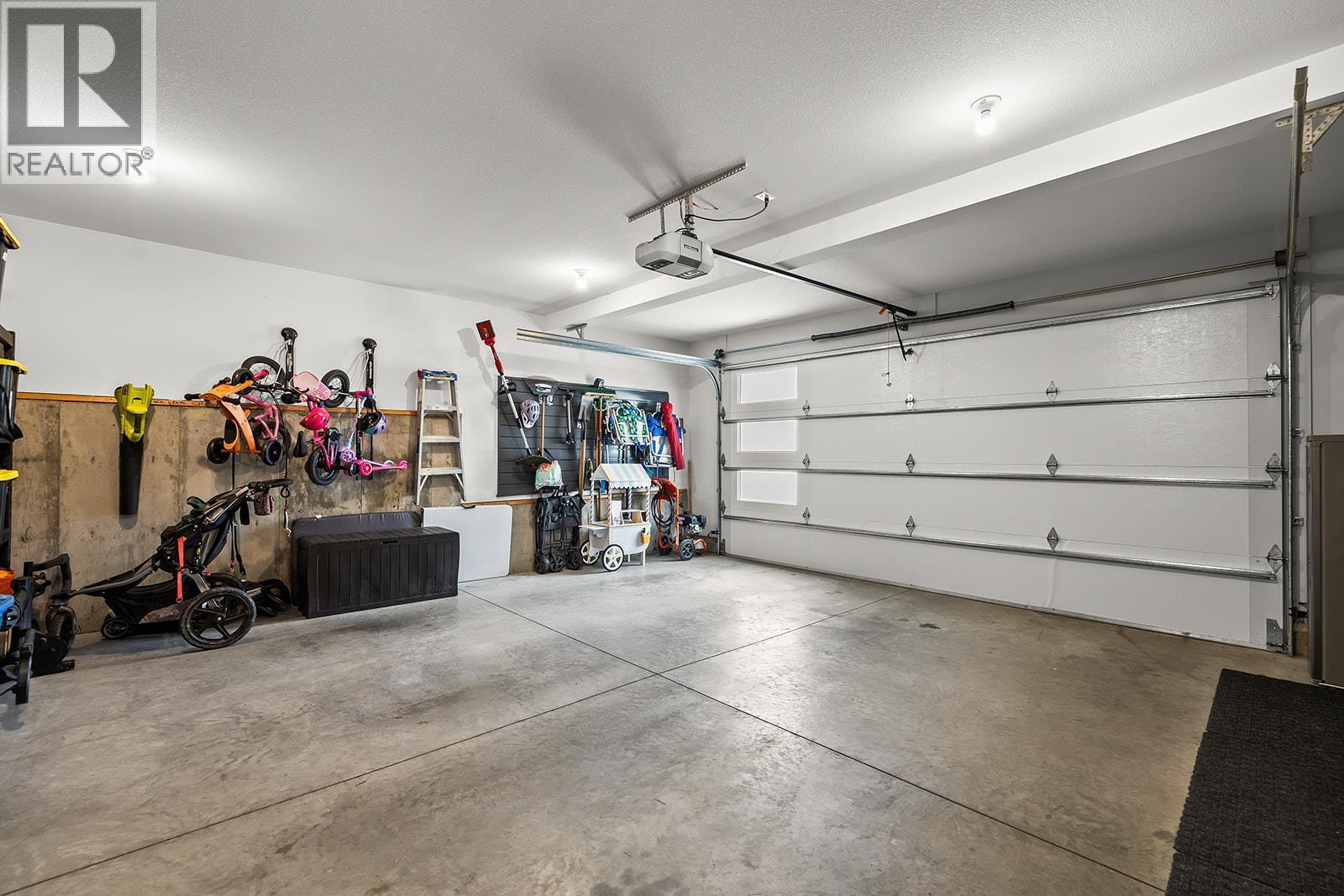 21 Forest Edge Drive, Kelowna, BC - Indoor Photo Showing Garage