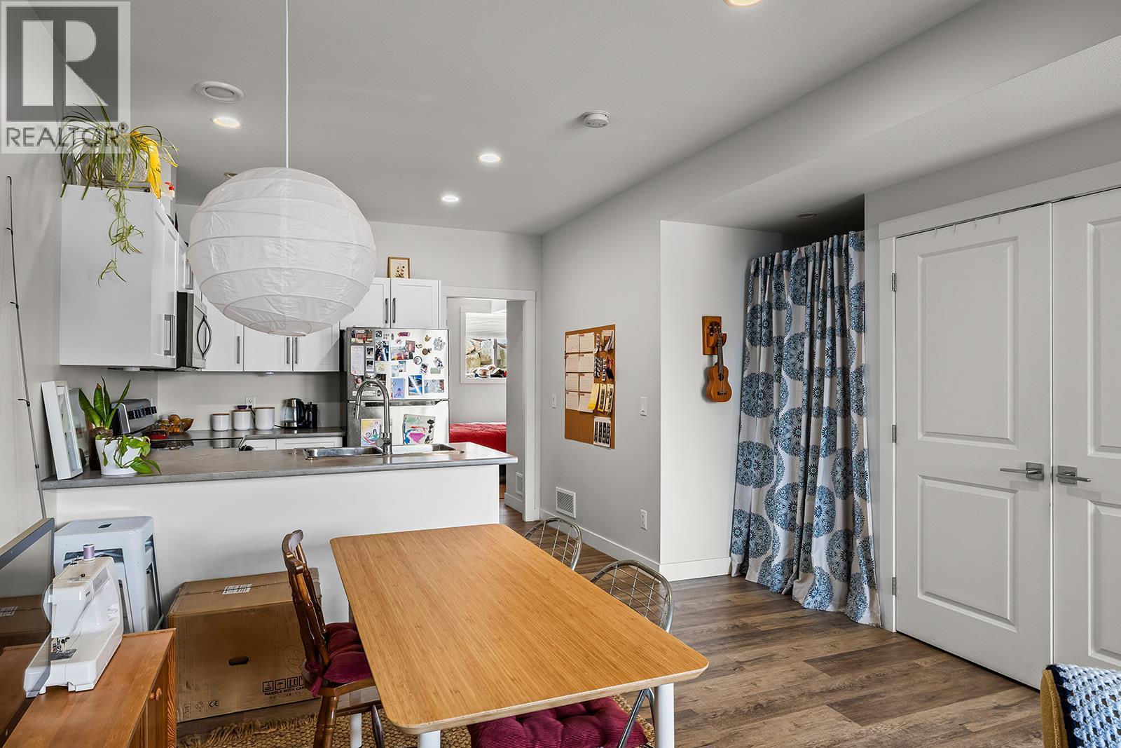 Suite Kitchen - 21 Forest Edge Drive, Kelowna, BC - Indoor