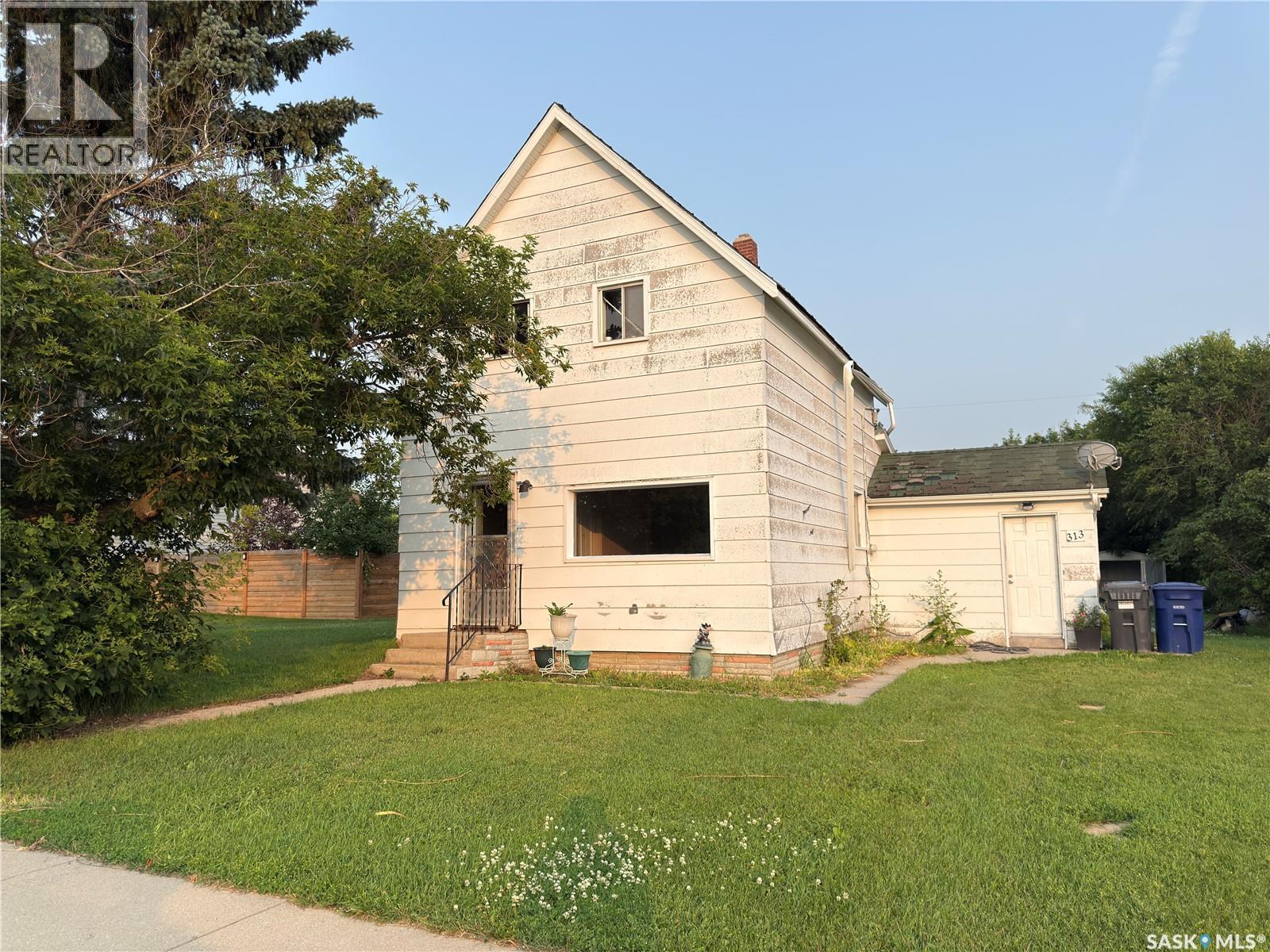 313 Grant Avenue, Hanley, SK - Outdoor