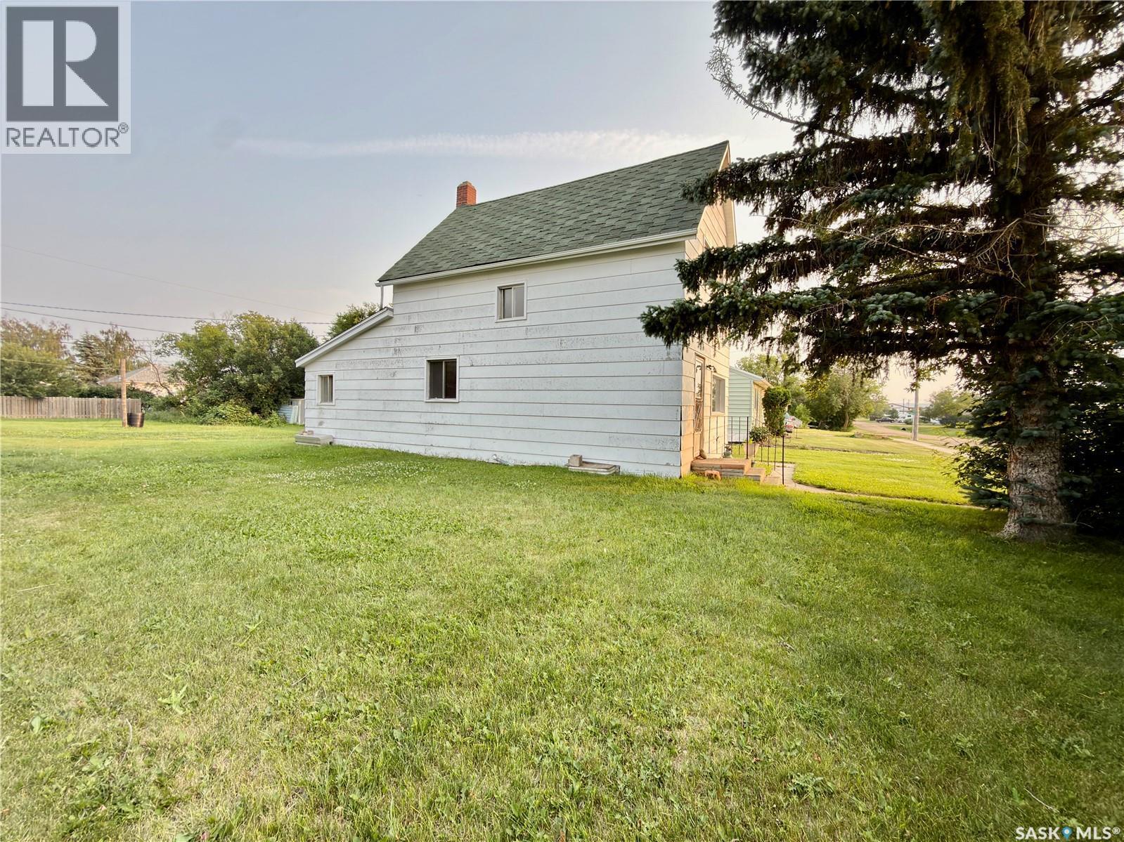 313 Grant Avenue, Hanley, SK - Outdoor