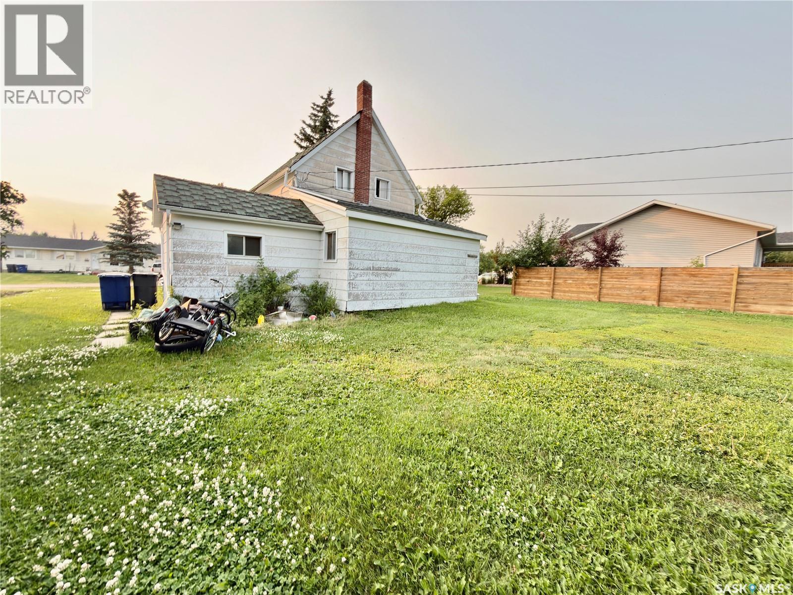 313 Grant Avenue, Hanley, SK - Outdoor