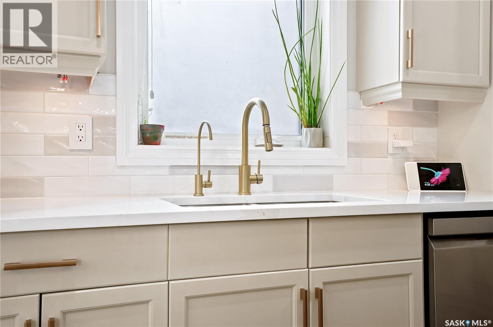 8607 Wascana Gardens Lane, Regina, SK - Indoor Photo Showing Kitchen