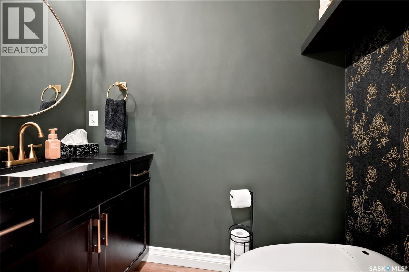 8607 Wascana Gardens Lane, Regina, SK - Indoor Photo Showing Bathroom