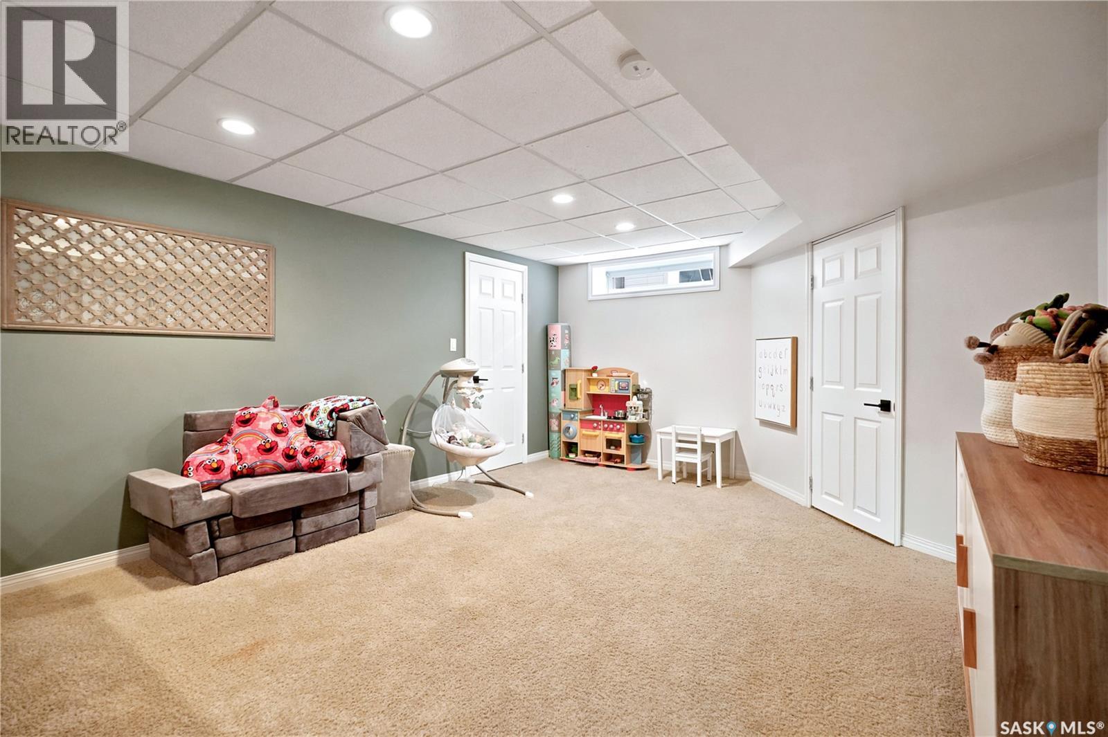 8607 Wascana Gardens Lane, Regina, SK - Indoor